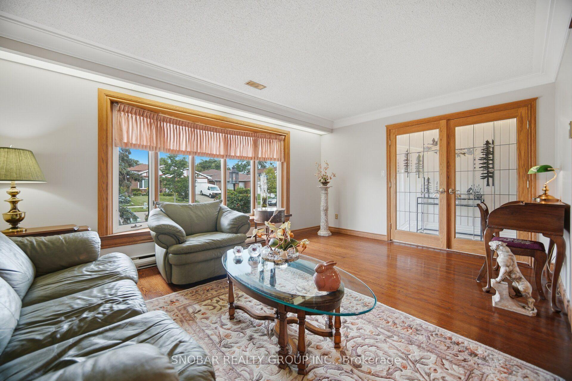 Photo 3 of 3176 Ibbetson Crescent, Mississauga, Erindale — HOMEH