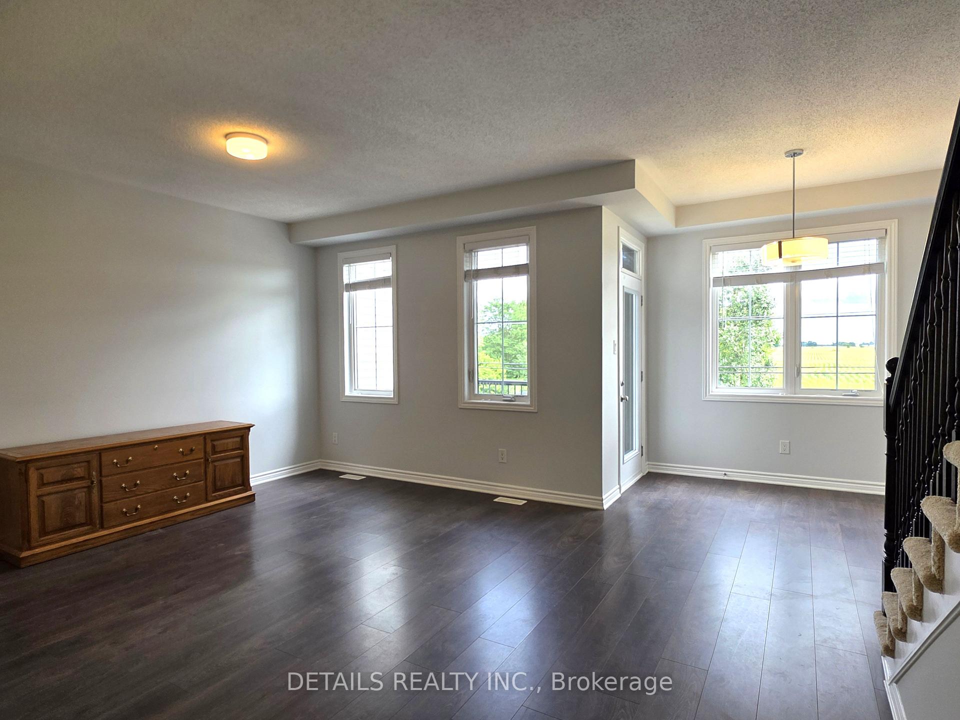 Photo 4 of 203 Hibernian Walk, Ottawa, Kanata - Emerald Meadows/Trailwest — HOMEH