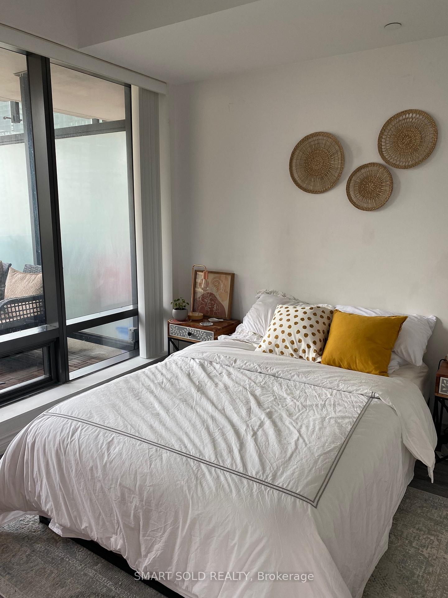 Photo 3 of Unit 1008, 5 St. Joseph Street, Toronto, Bay Street Corridor — HOMEH