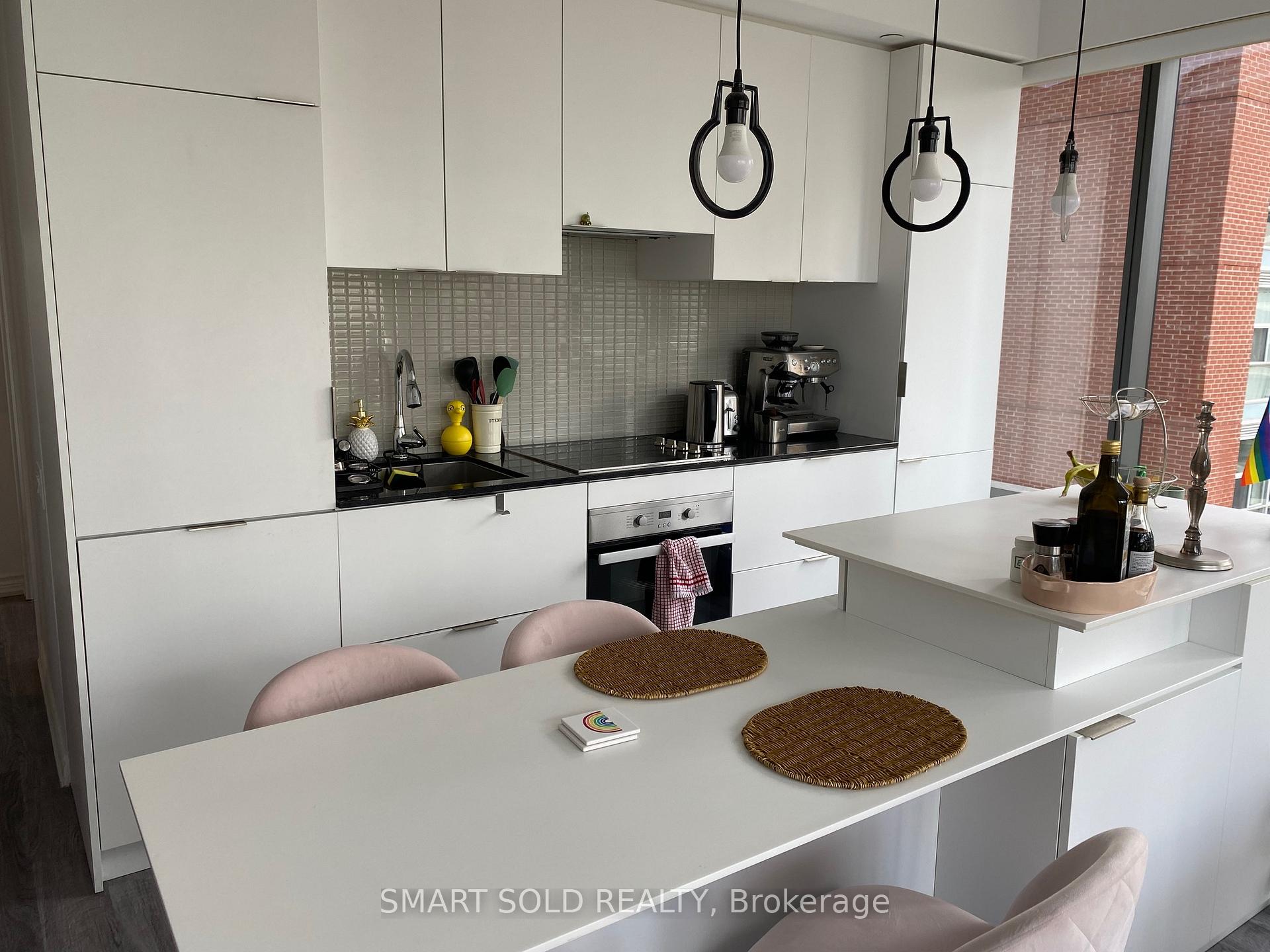 Photo 4 of Unit 1008, 5 St. Joseph Street, Toronto, Bay Street Corridor — HOMEH