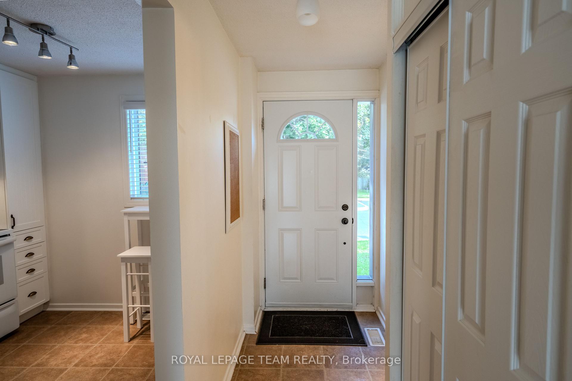 Photo 2 of Unit B, 2 Larkshire Lane, Ottawa, Barrhaven - Pheasant Run — HOMEH