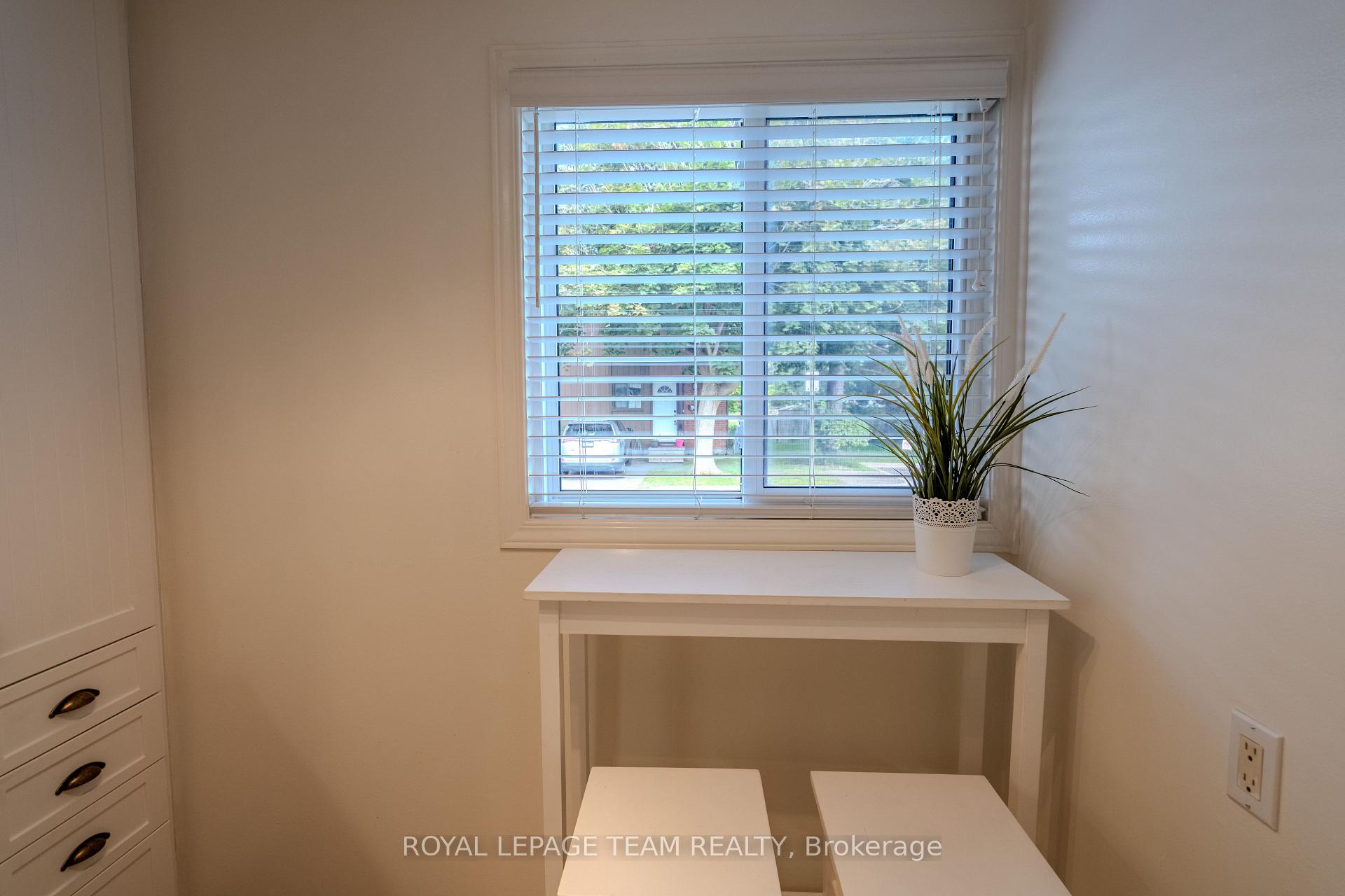 Photo 5 of Unit B, 2 Larkshire Lane, Ottawa, Barrhaven - Pheasant Run — HOMEH