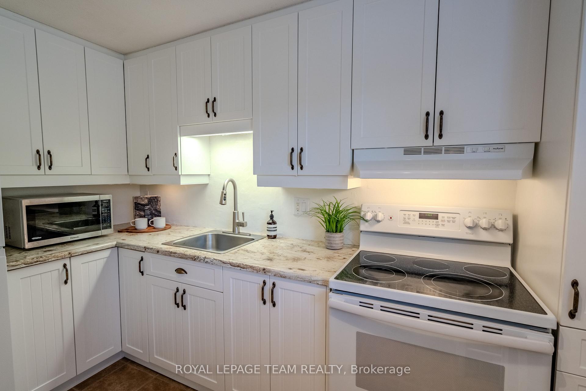 Photo 6 of Unit B, 2 Larkshire Lane, Ottawa, Barrhaven - Pheasant Run — HOMEH