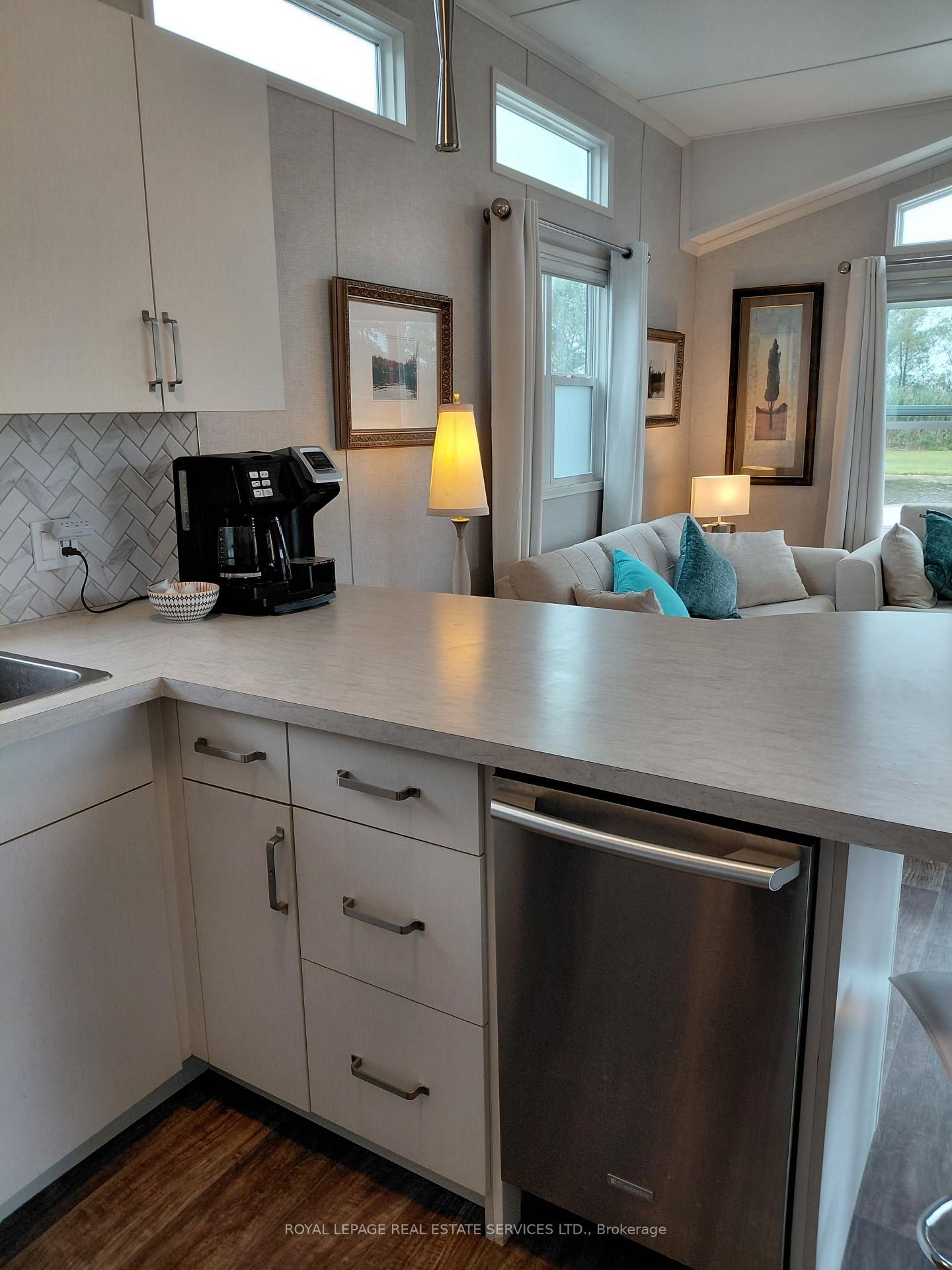Photo 6 of 225 Platten Boulevard, Scugog, Rural Scugog — HOMEH