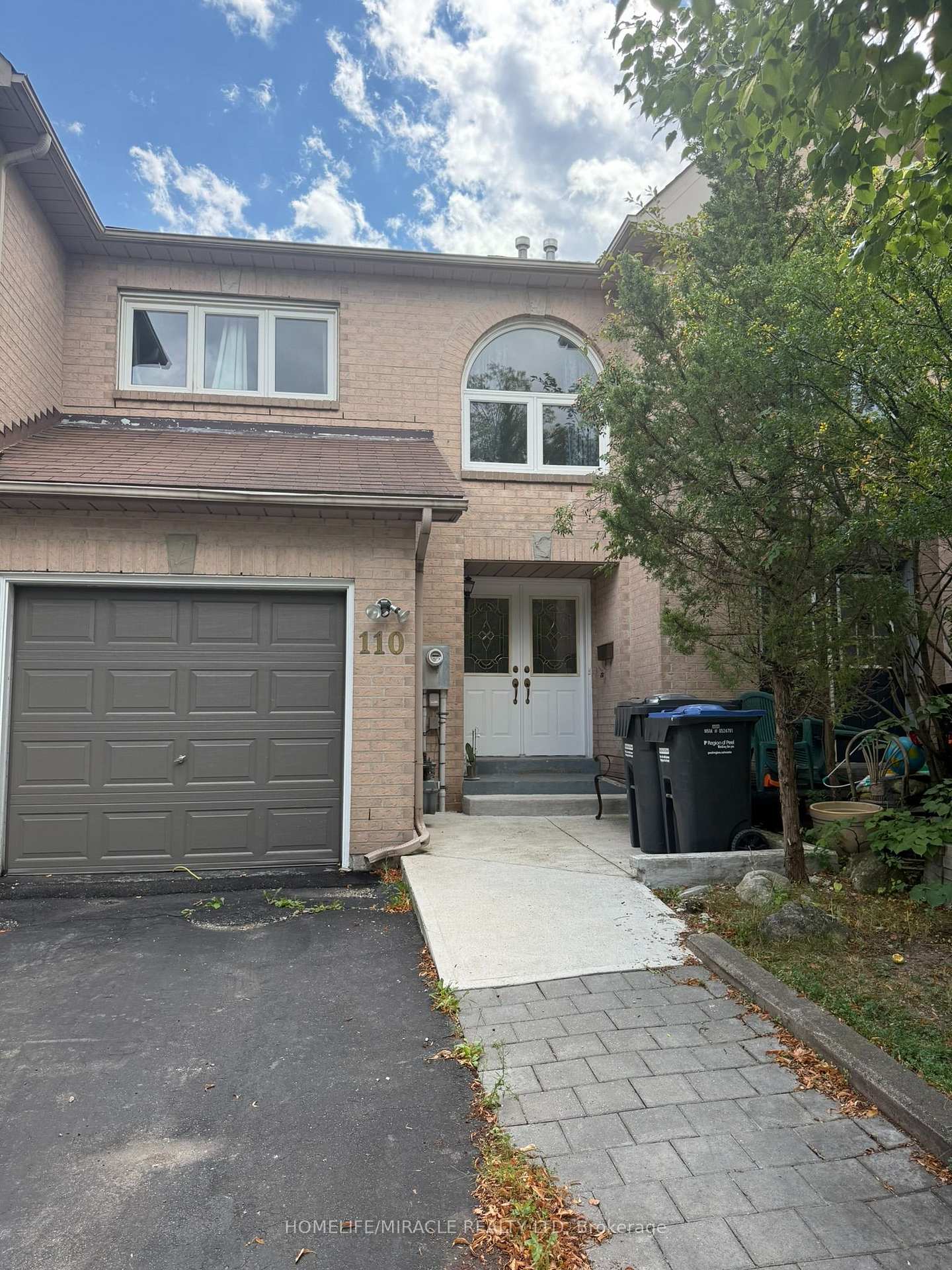 Photo 5 of 110 Richwood Crescent, Brampton, Brampton West — HOMEH