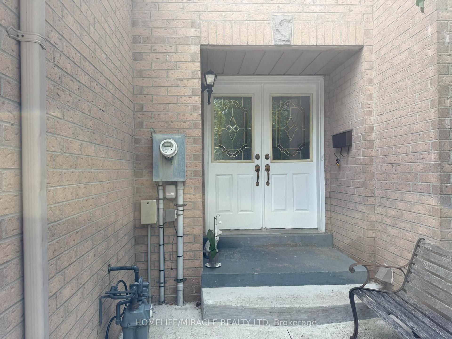 Photo 11 of 110 Richwood Crescent, Brampton, Brampton West — HOMEH