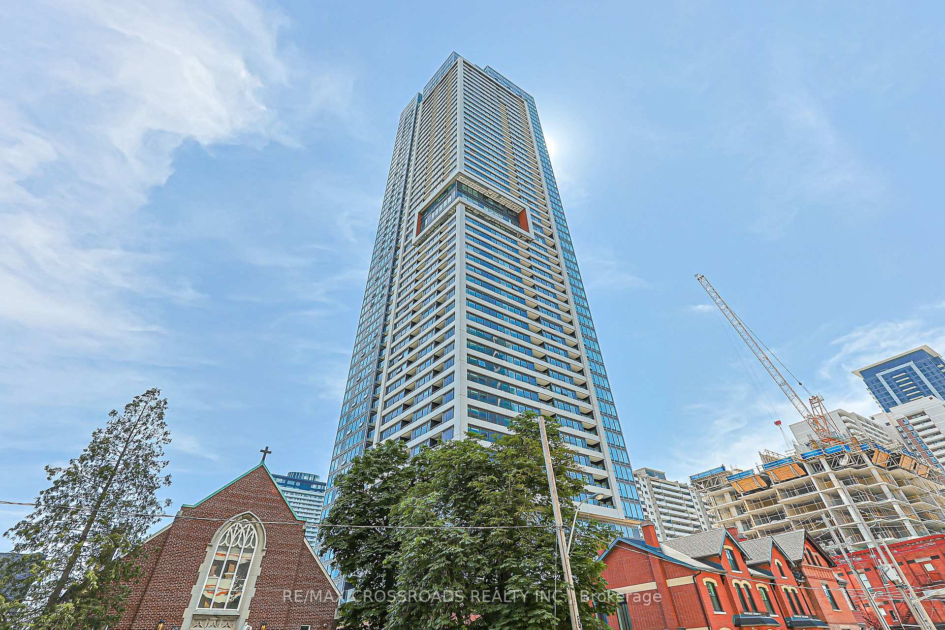 Front of Unit 5201, 609 Sherbourne Street