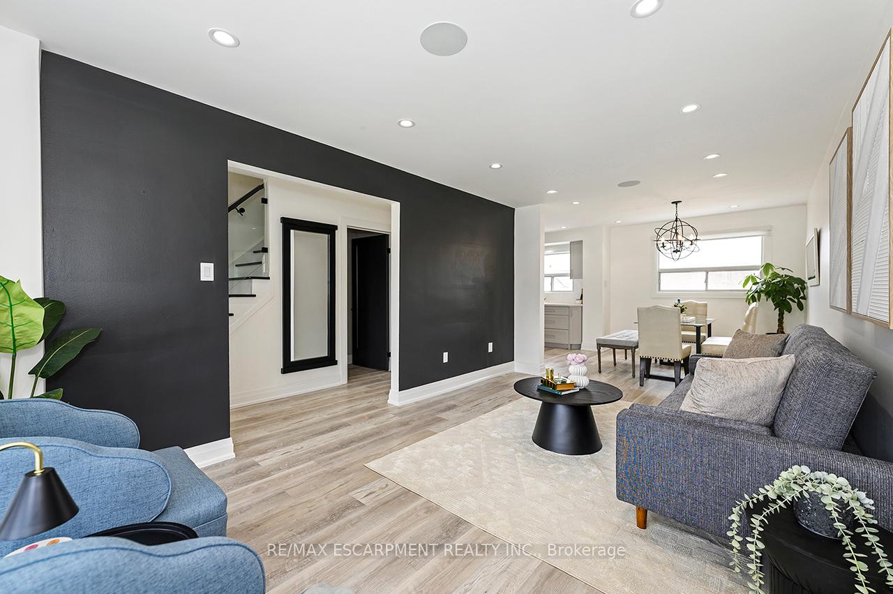 Photo 9 of 3726 Holden Crescent, Mississauga, Mississauga Valleys — HOMEH
