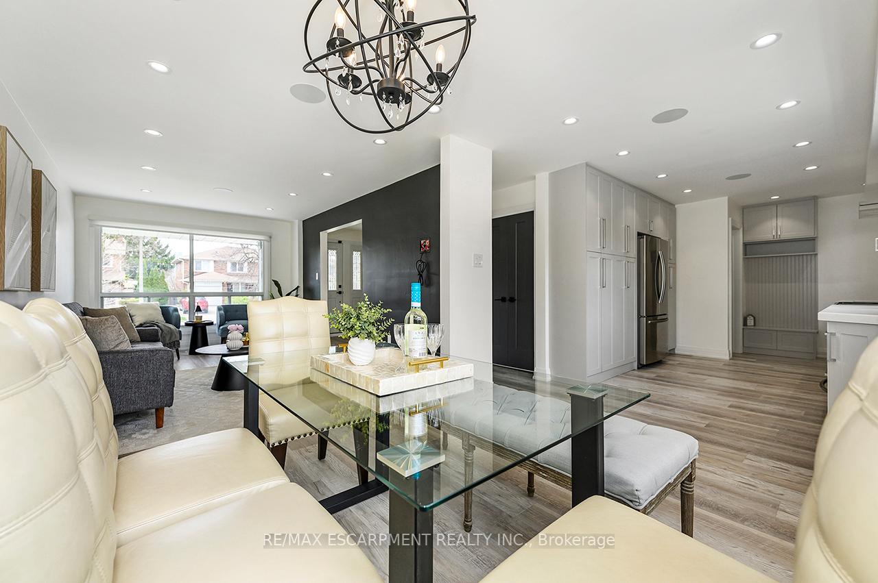 Photo 12 of 3726 Holden Crescent, Mississauga, Mississauga Valleys — HOMEH