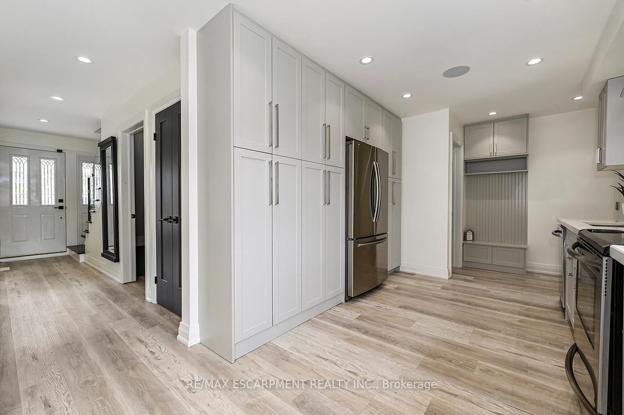Photo 14 of 3726 Holden Crescent, Mississauga, Mississauga Valleys — HOMEH
