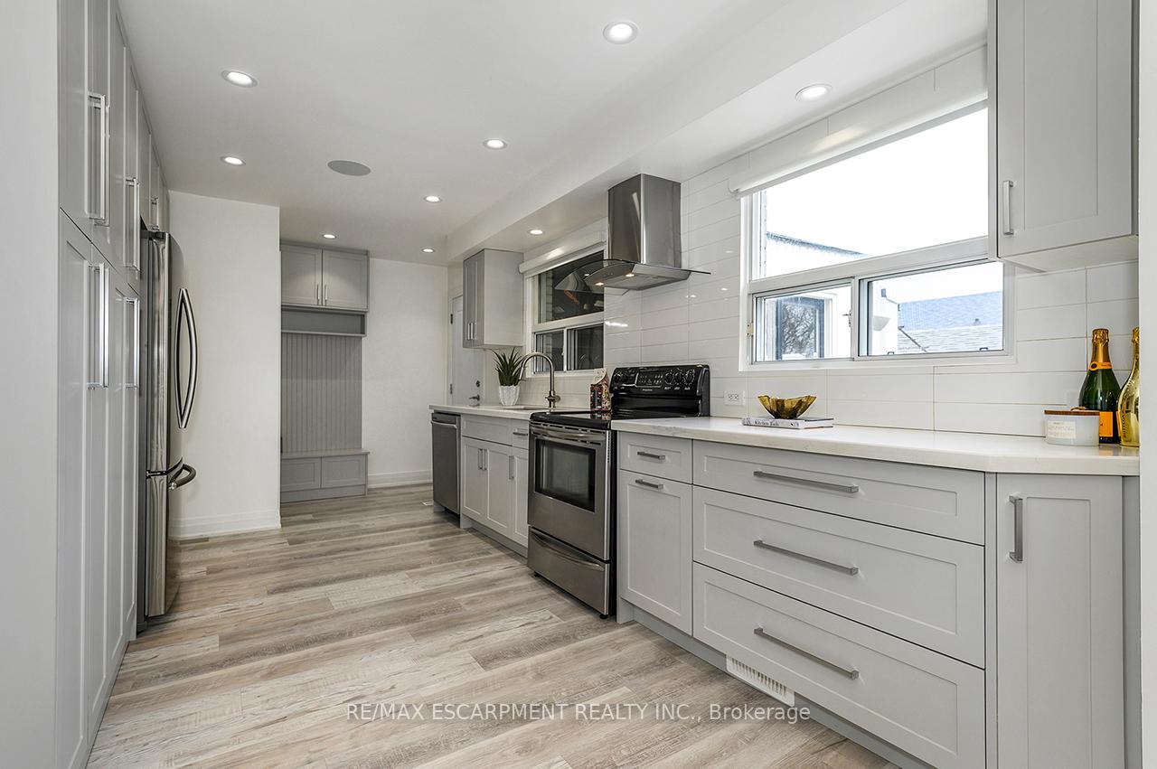 Photo 15 of 3726 Holden Crescent, Mississauga, Mississauga Valleys — HOMEH