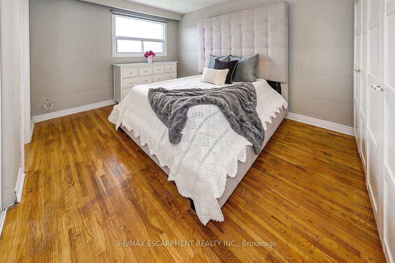 Photo 25 of 3726 Holden Crescent, Mississauga, Mississauga Valleys — HOMEH