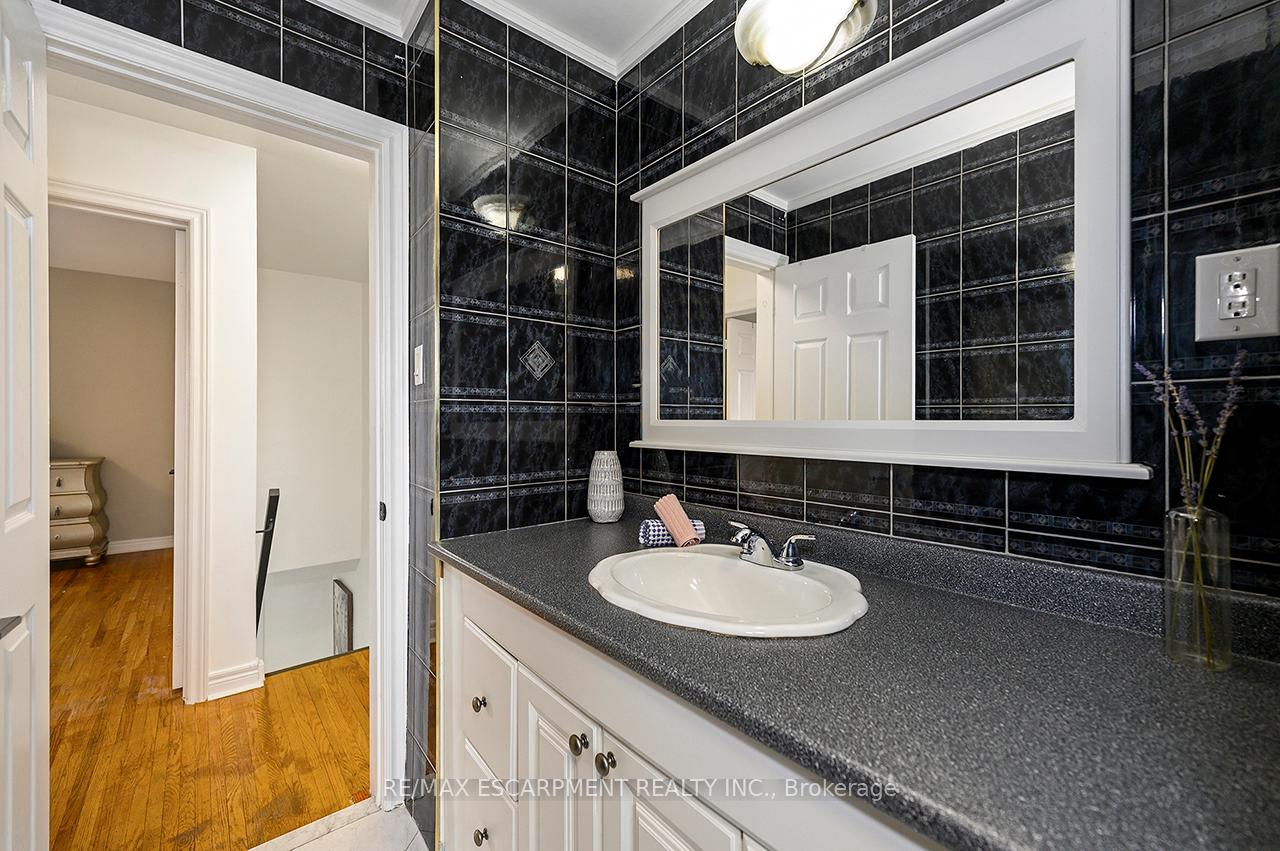 Photo 30 of 3726 Holden Crescent, Mississauga, Mississauga Valleys — HOMEH