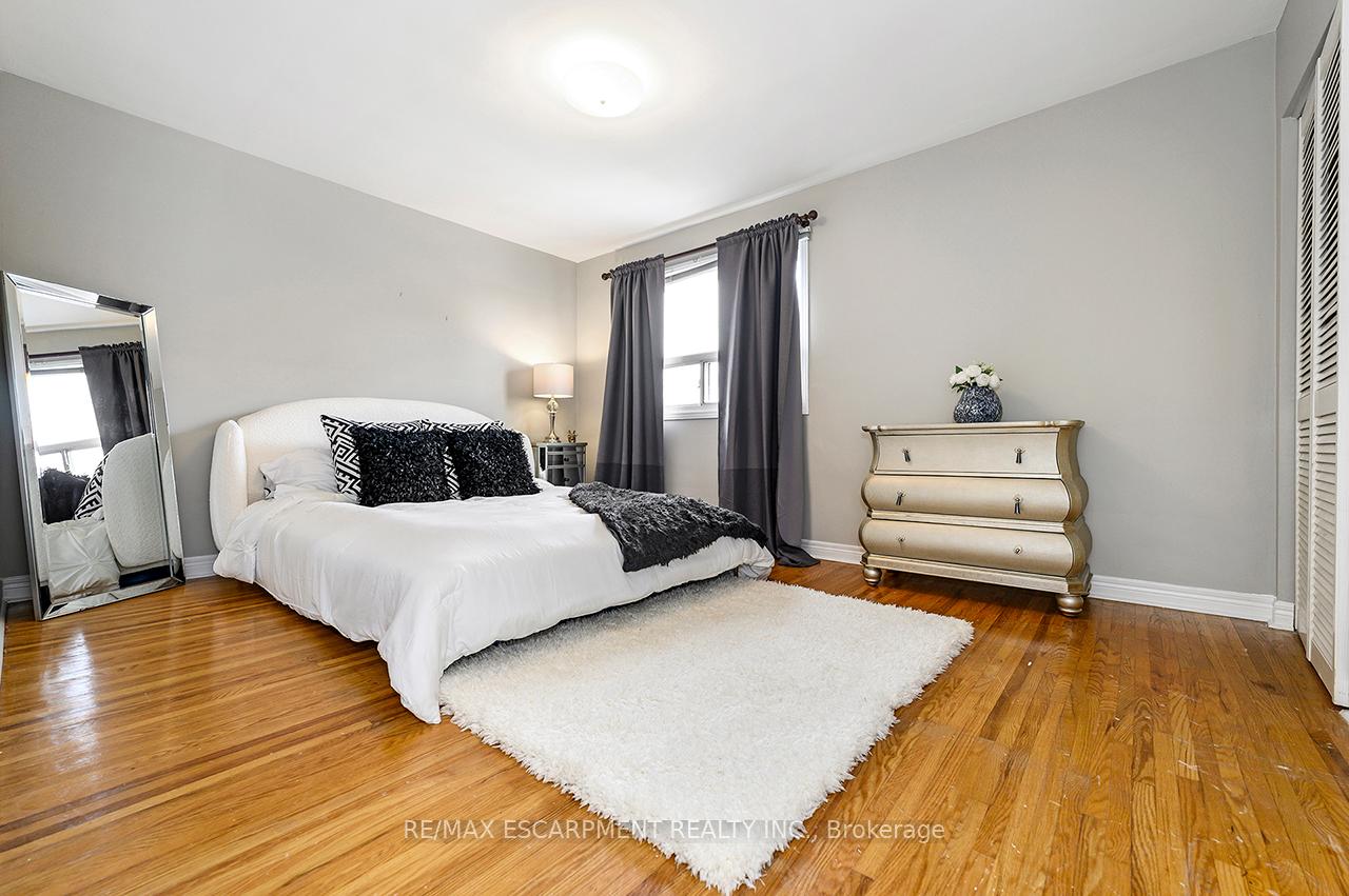 Photo 31 of 3726 Holden Crescent, Mississauga, Mississauga Valleys — HOMEH