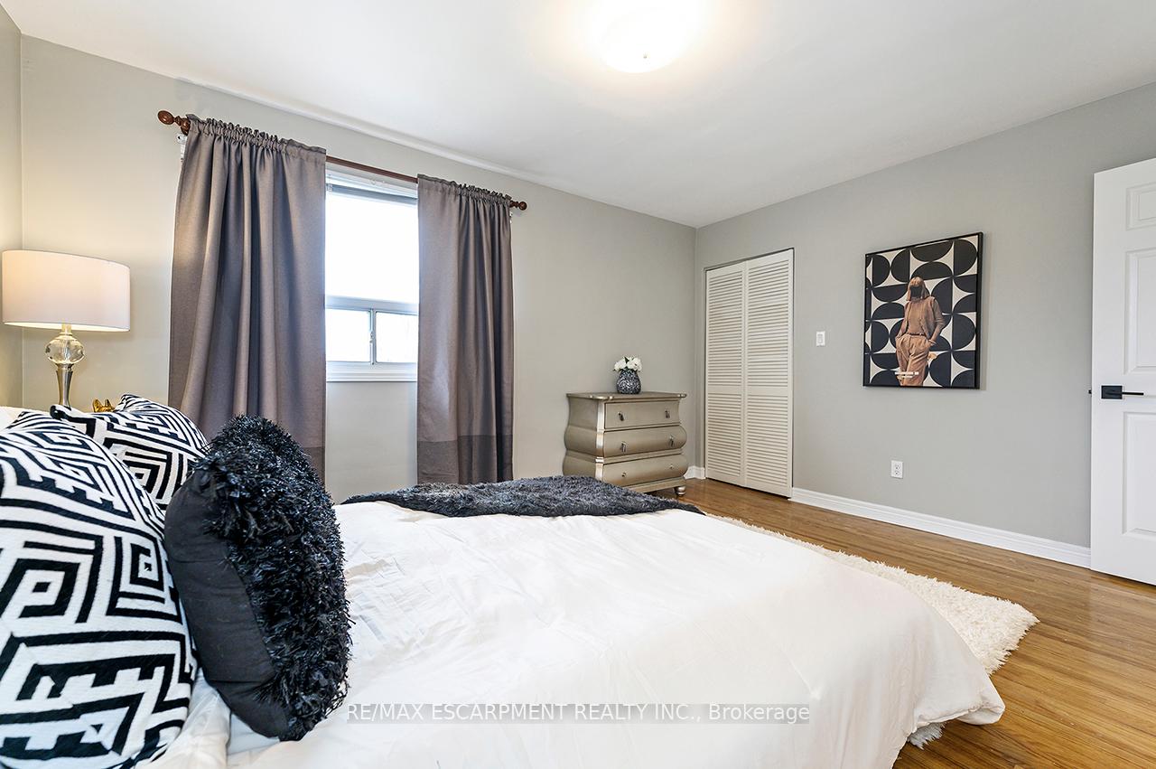 Photo 32 of 3726 Holden Crescent, Mississauga, Mississauga Valleys — HOMEH