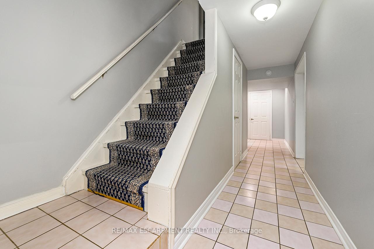 Photo 37 of 3726 Holden Crescent, Mississauga, Mississauga Valleys — HOMEH