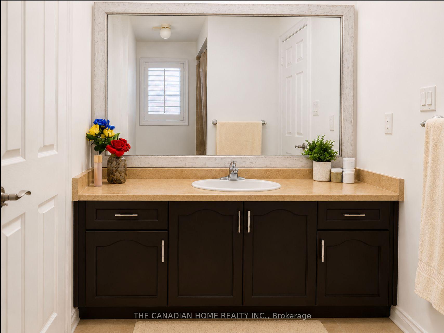 Photo 25 of 84 Royal West Drive, Brampton, Credit Valley — HOMEH