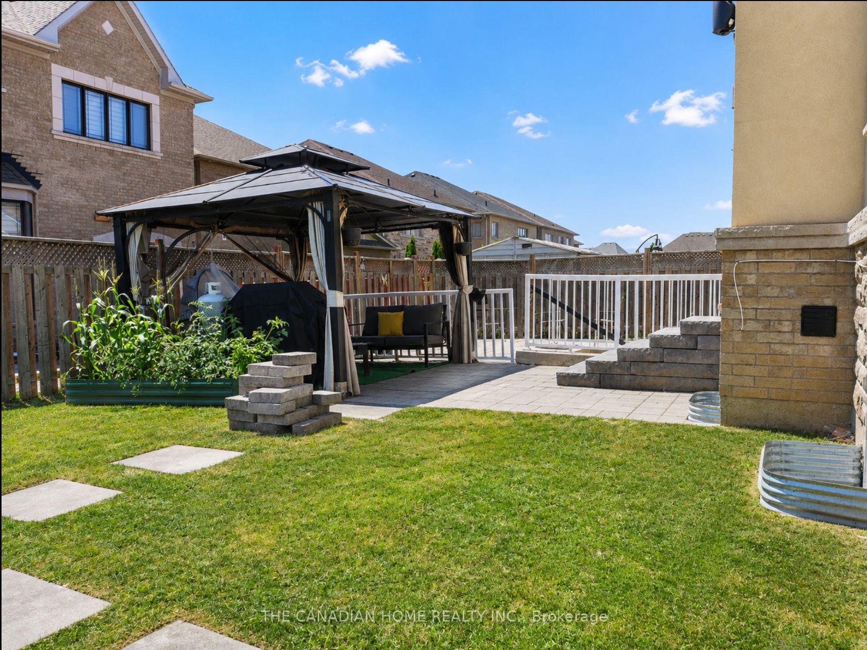 Photo 42 of 84 Royal West Drive, Brampton, Credit Valley — HOMEH