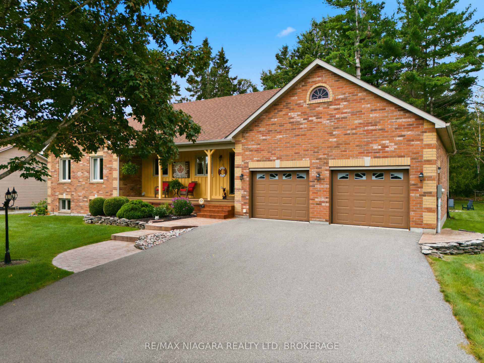 Photo of 115 Pinewood Boulevard