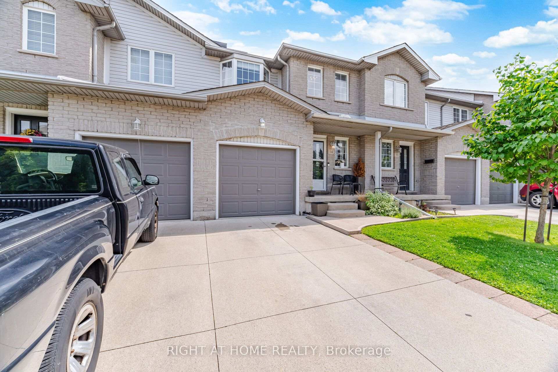 Photo 2 of Unit 14, 104 Frances Avenue, Hamilton, Lakeshore — HOMEH