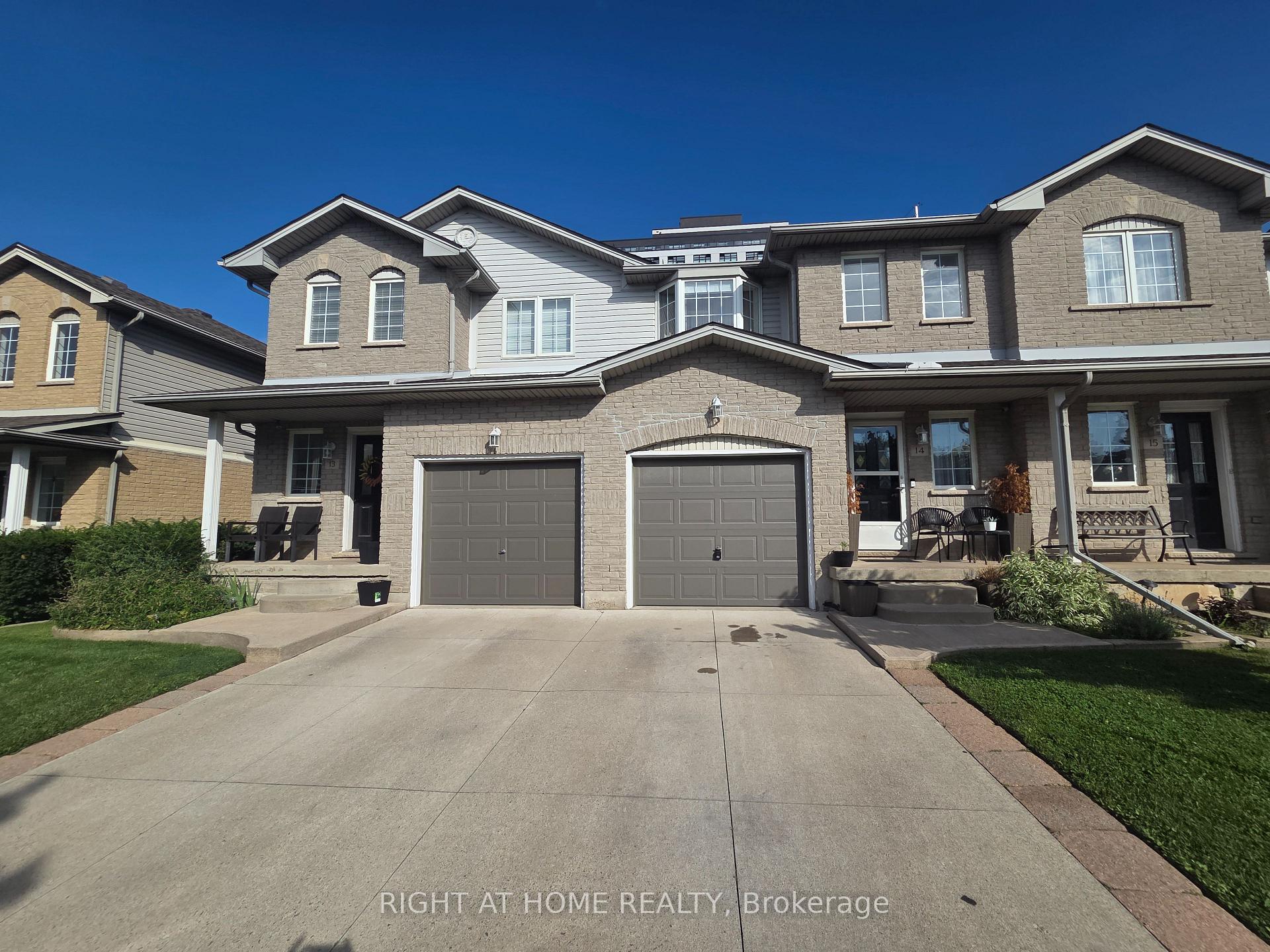 Photo 4 of Unit 14, 104 Frances Avenue, Hamilton, Lakeshore — HOMEH