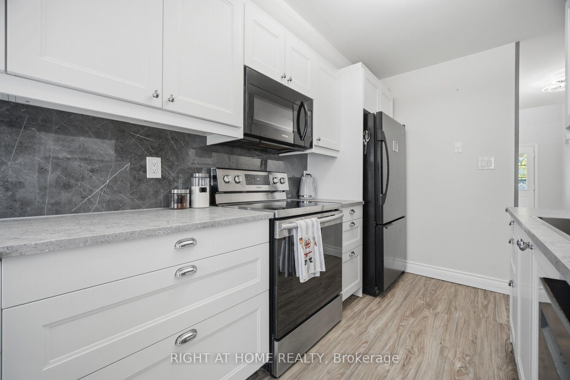 Photo 17 of Unit 14, 104 Frances Avenue, Hamilton, Lakeshore — HOMEH