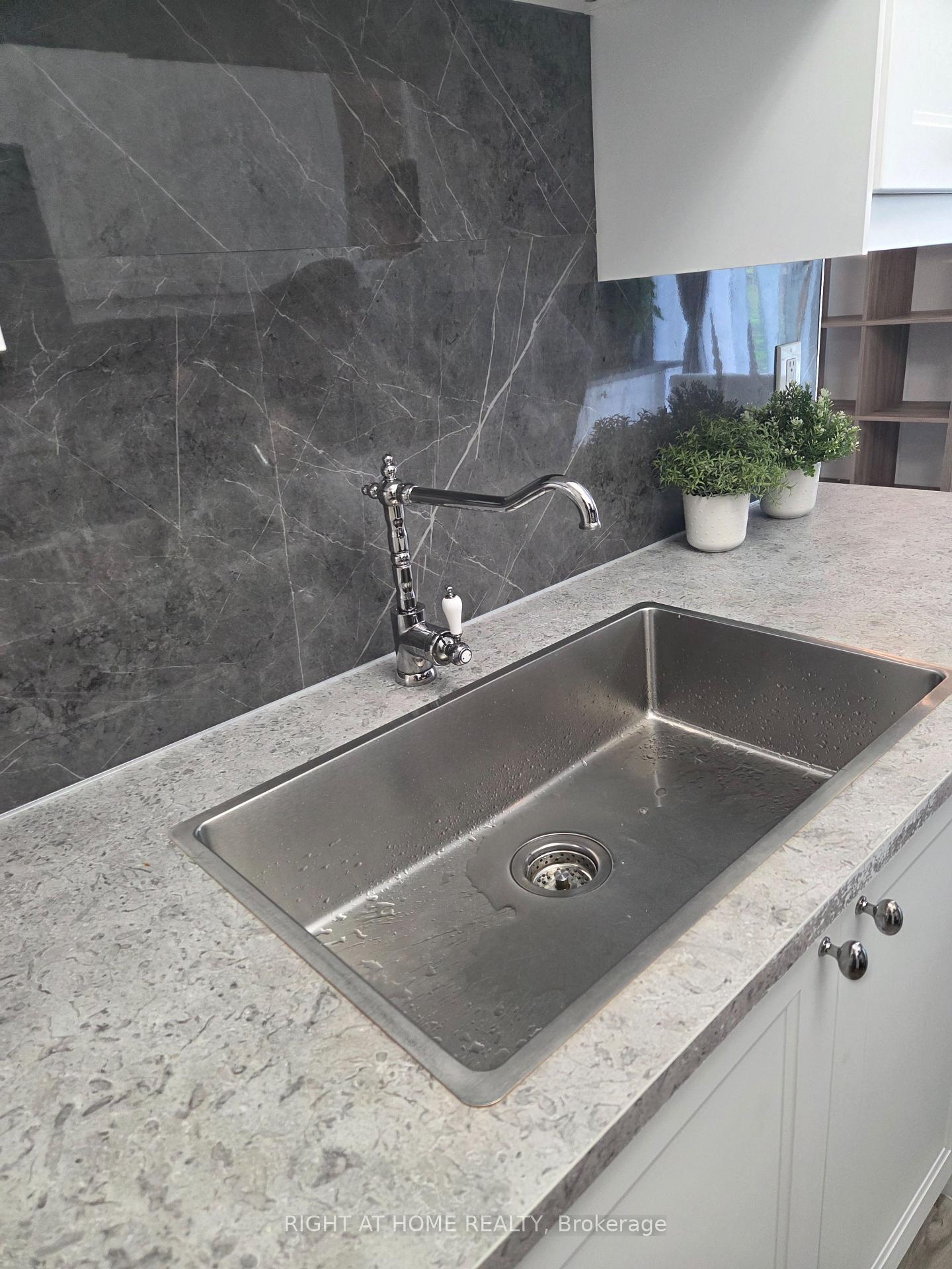 Photo 18 of Unit 14, 104 Frances Avenue, Hamilton, Lakeshore — HOMEH