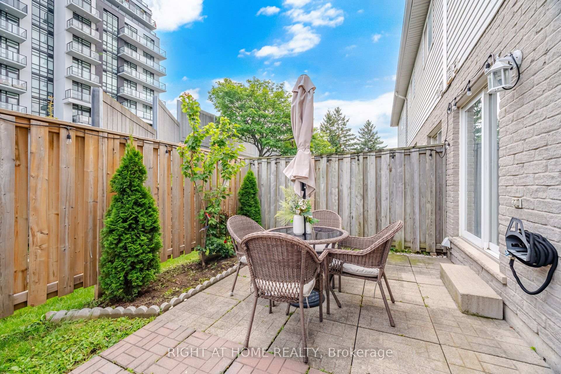 Photo 34 of Unit 14, 104 Frances Avenue, Hamilton, Lakeshore — HOMEH