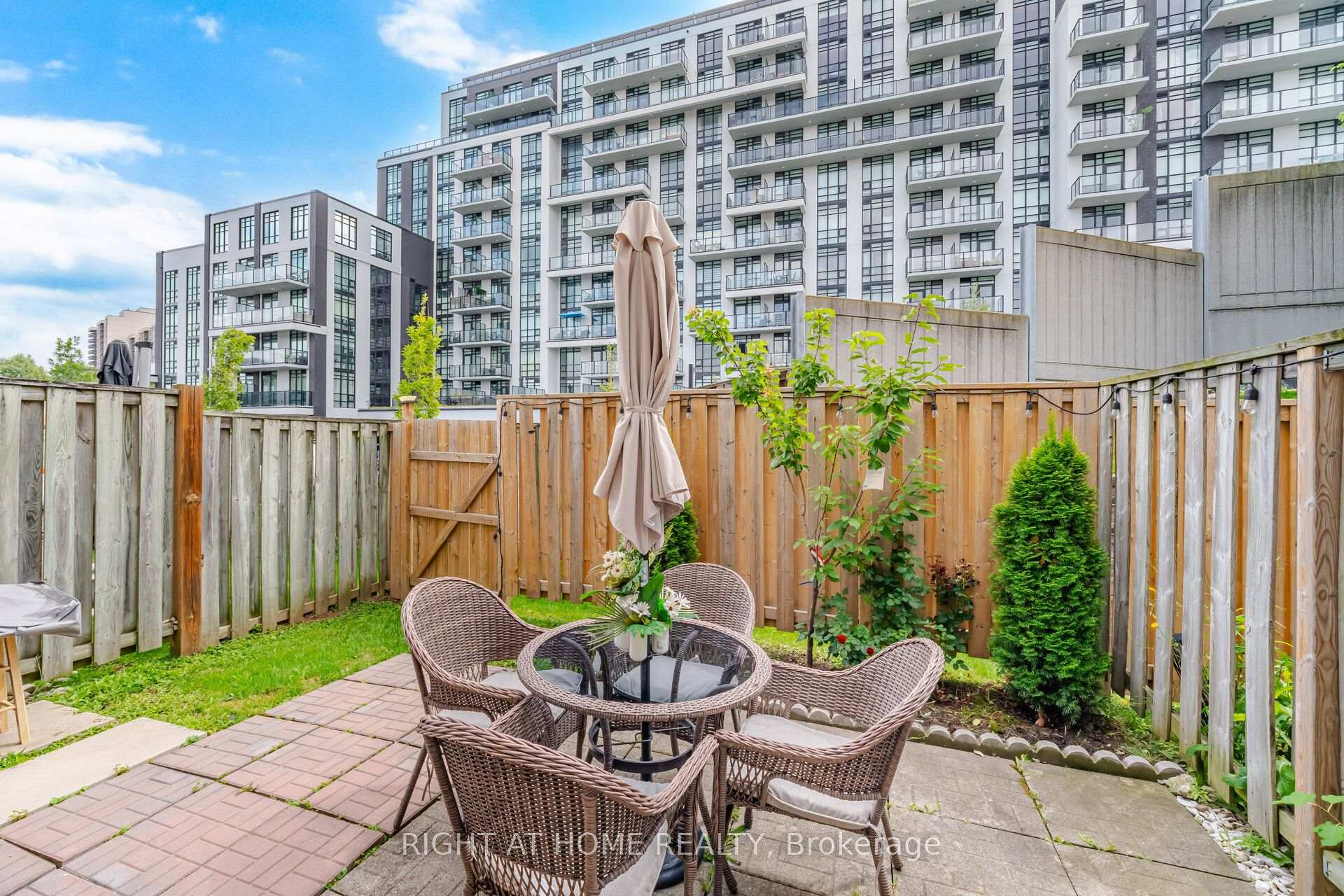 Photo 35 of Unit 14, 104 Frances Avenue, Hamilton, Lakeshore — HOMEH