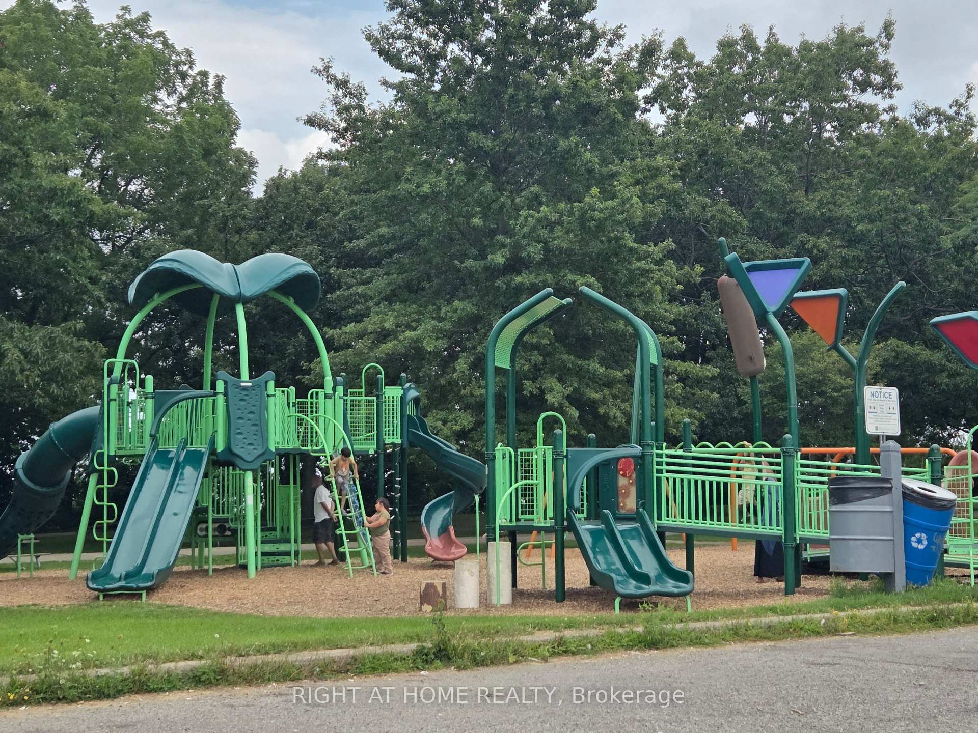 Photo 39 of Unit 14, 104 Frances Avenue, Hamilton, Lakeshore — HOMEH