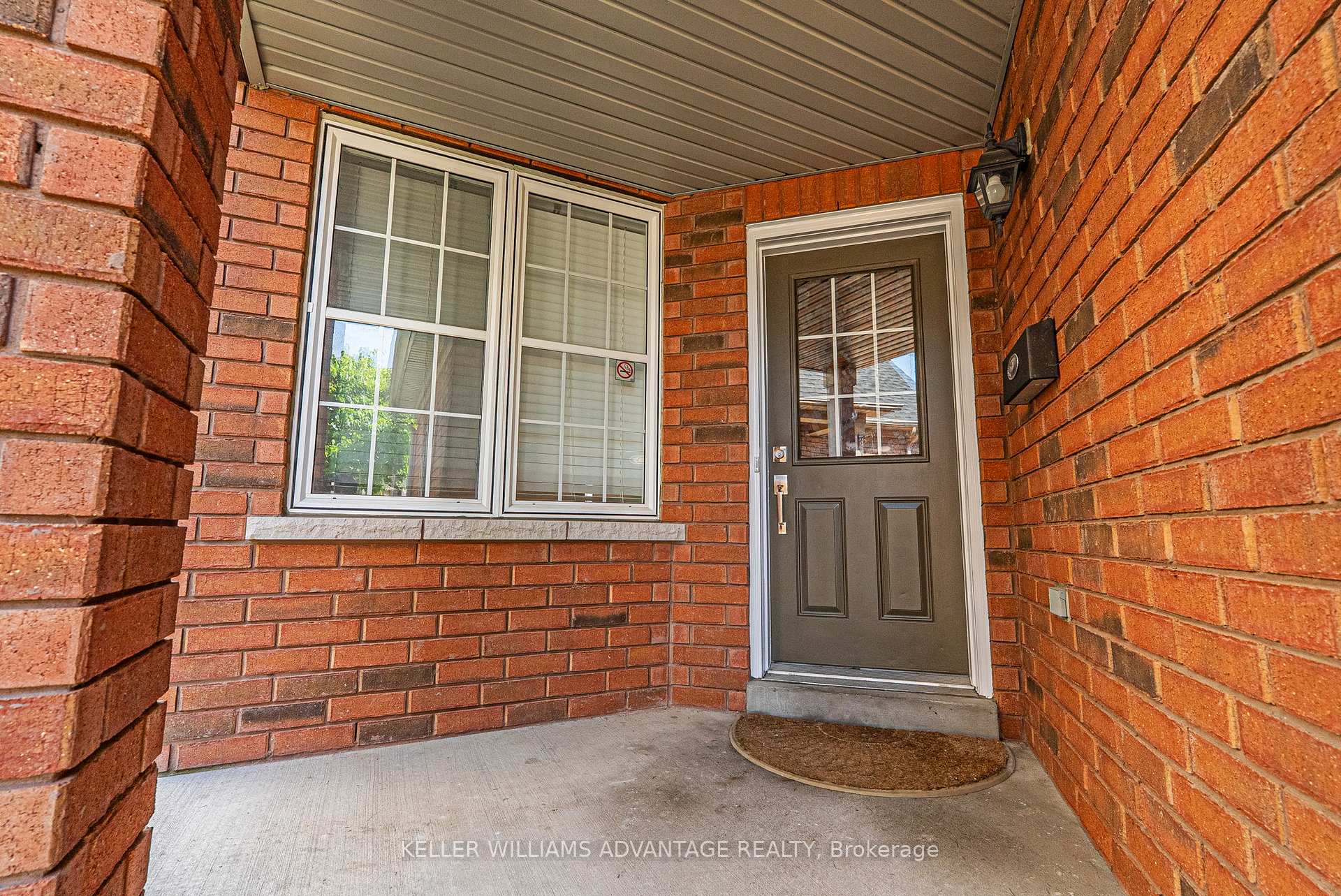 Photo 3 of 23 Kressman Court N, Whitby, Williamsburg — HOMEH