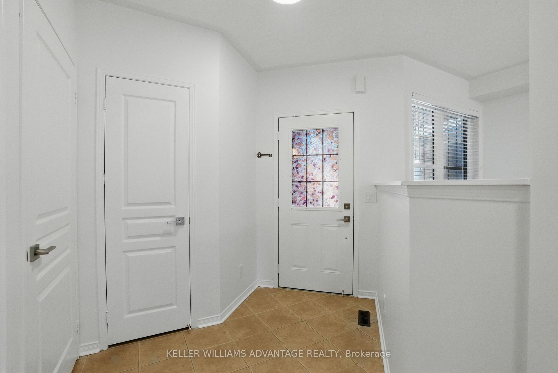 Photo 4 of 23 Kressman Court N, Whitby, Williamsburg — HOMEH