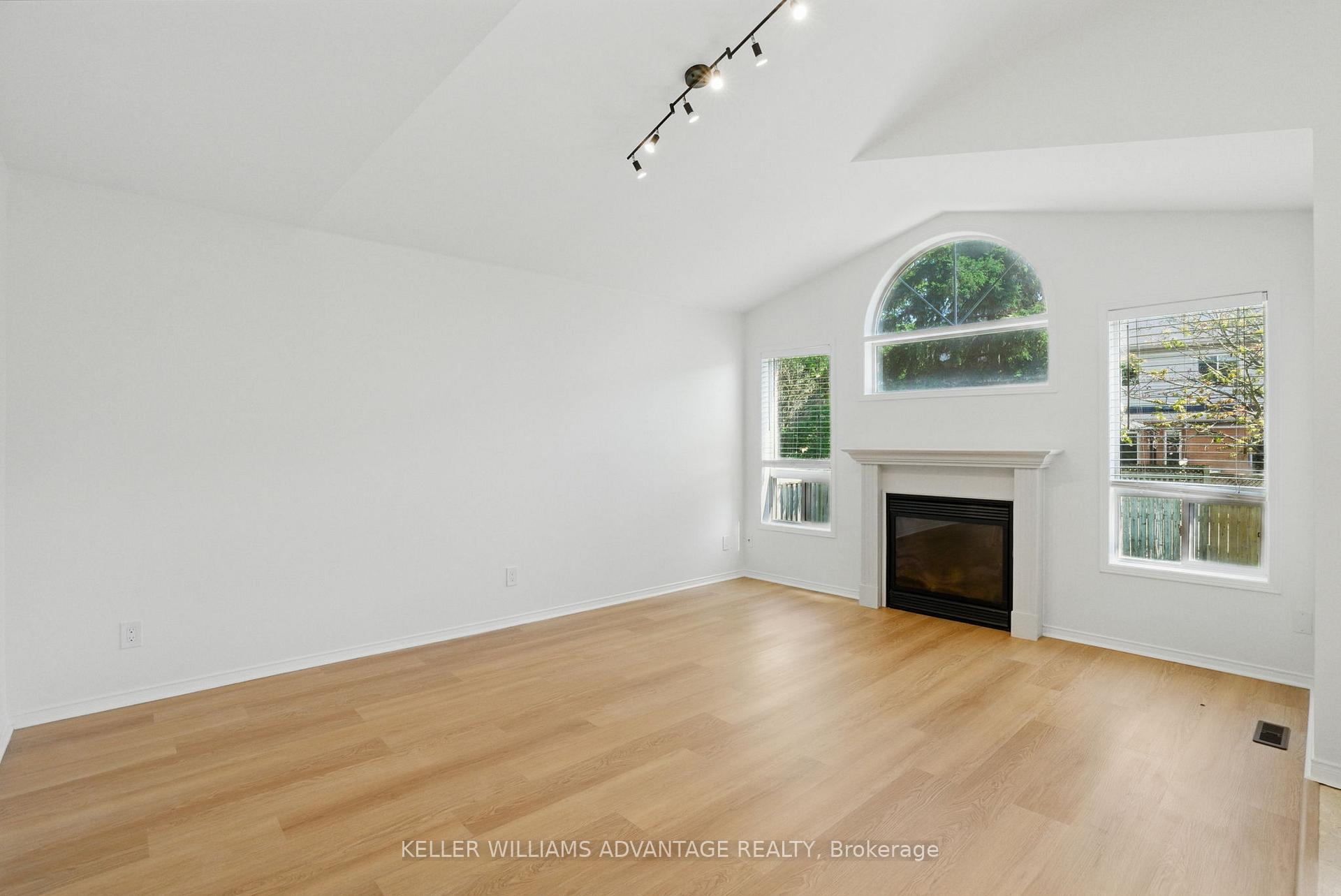 Photo 17 of 23 Kressman Court N, Whitby, Williamsburg — HOMEH
