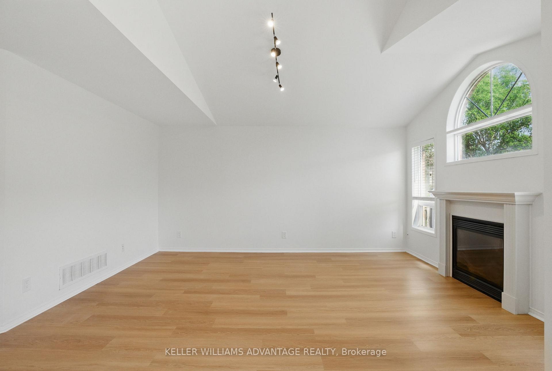 Photo 18 of 23 Kressman Court N, Whitby, Williamsburg — HOMEH