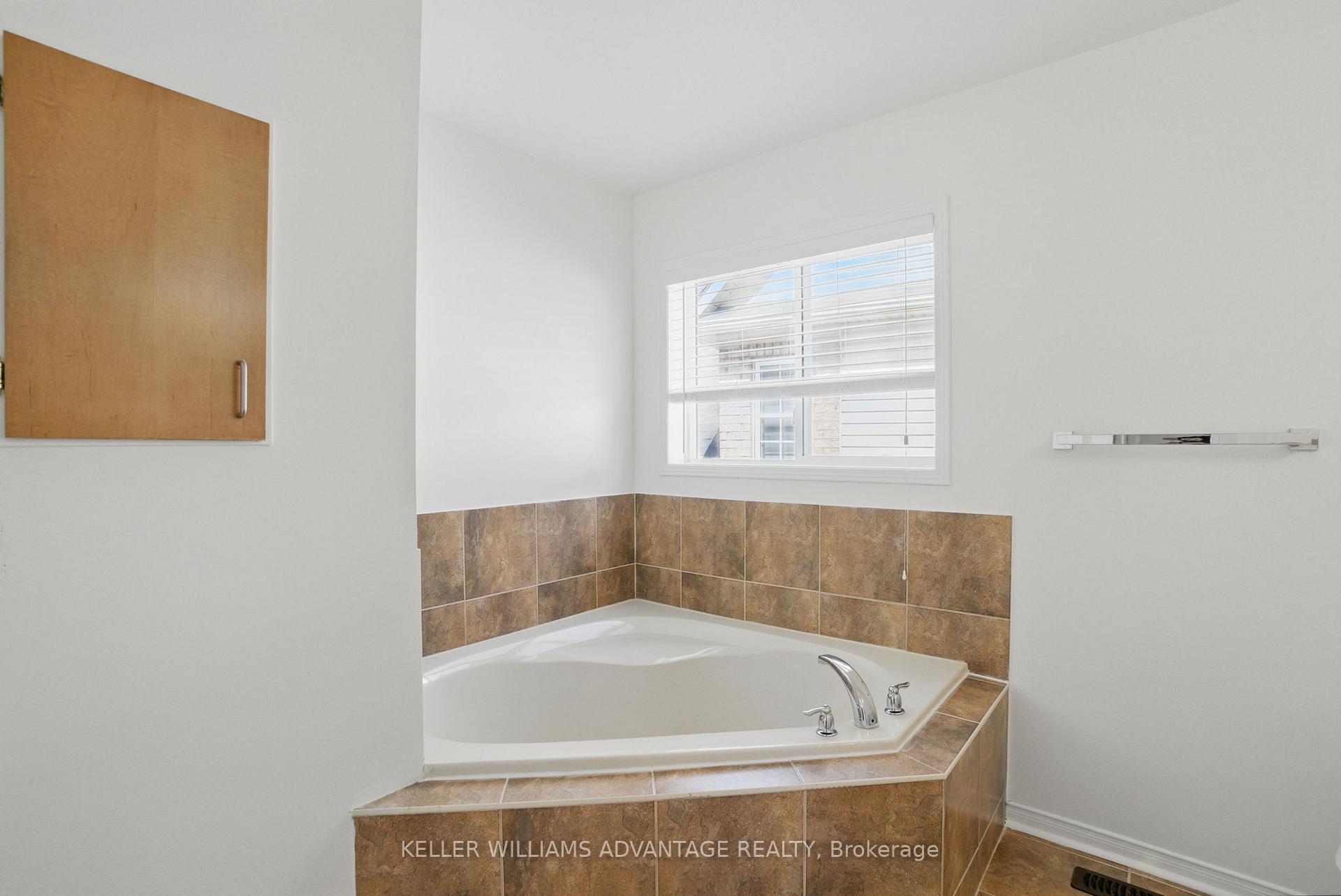 Photo 27 of 23 Kressman Court N, Whitby, Williamsburg — HOMEH