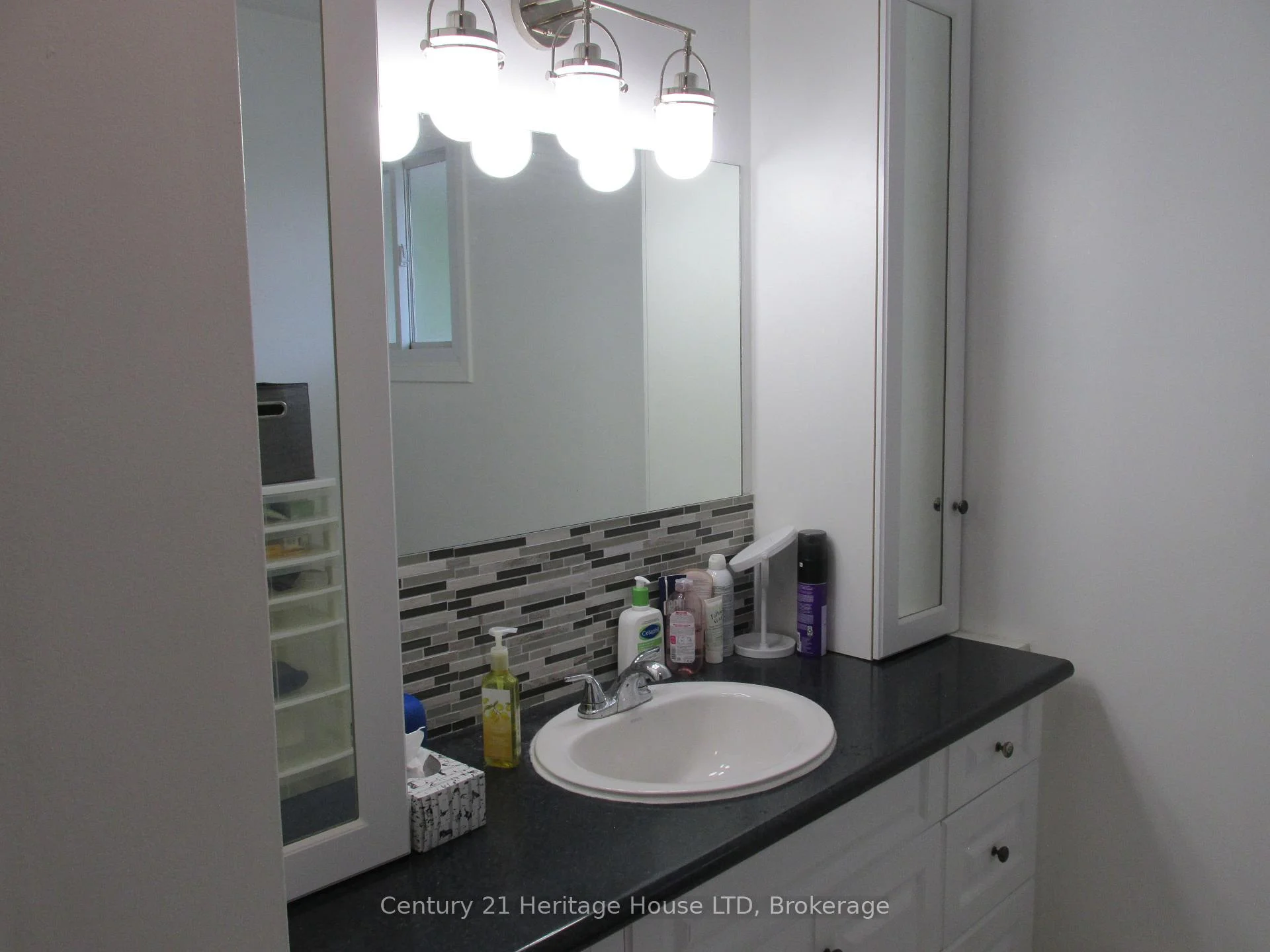 Photo 3 of Unit 4, 377 Glenridge Avenue, St. Catharines, Glendale/Glenridge — HOMEH
