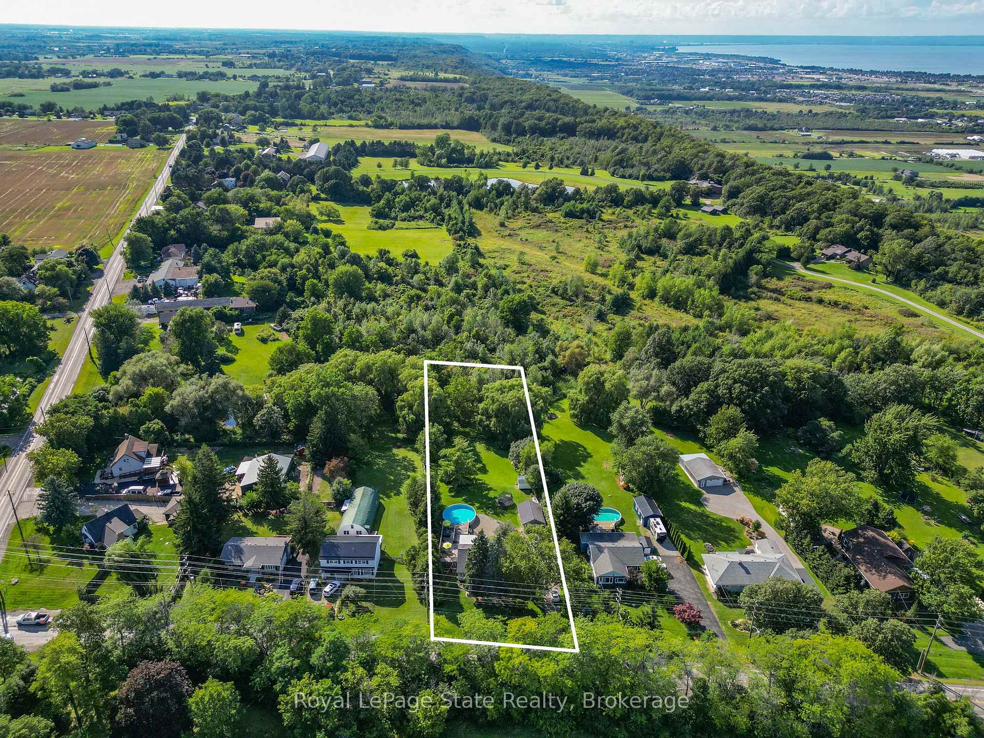 Photo 2 of 124 Wolverton Road, Grimsby, Grimsby Escarpment — HOMEH