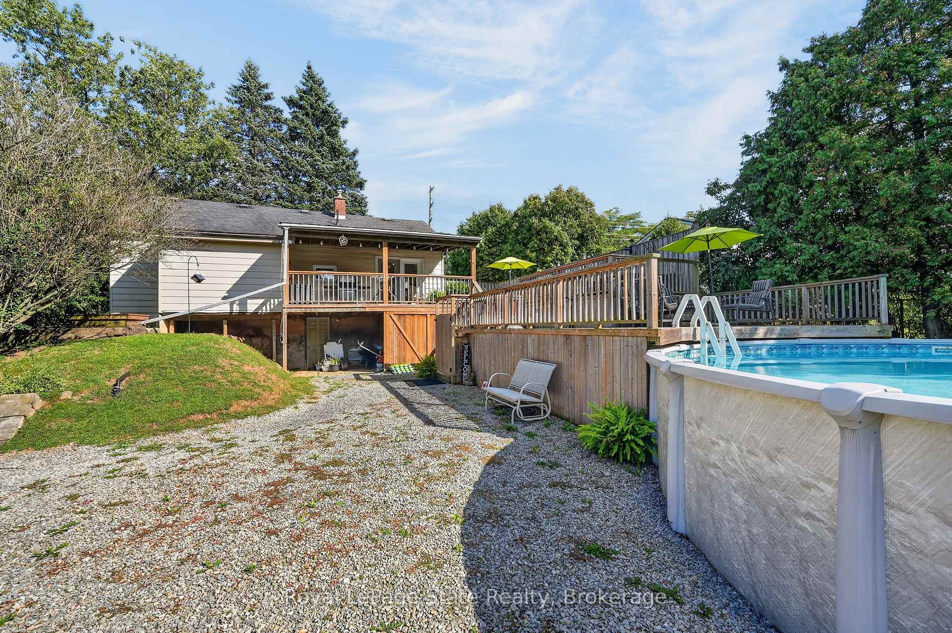 Photo 40 of 124 Wolverton Road, Grimsby, Grimsby Escarpment — HOMEH