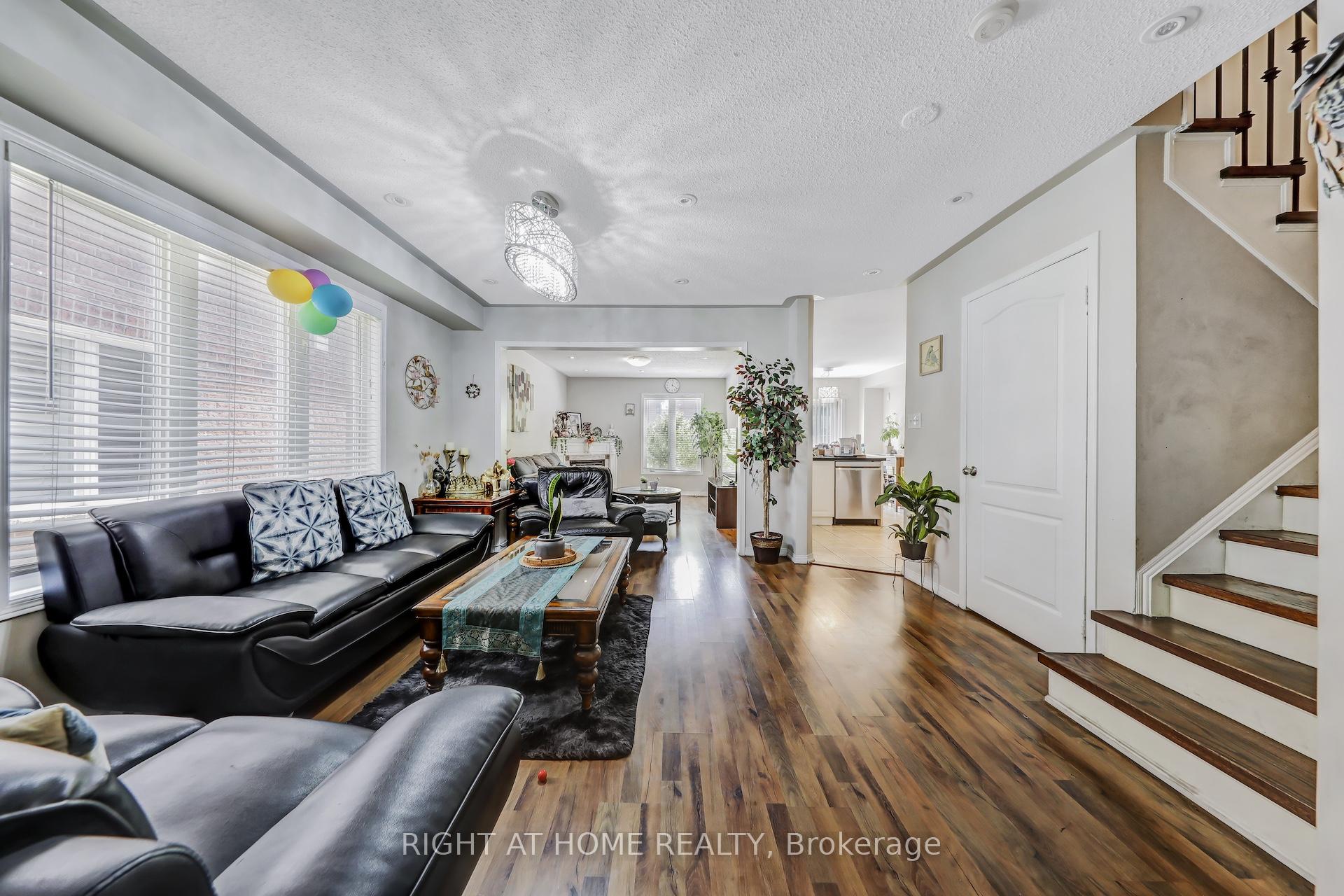 Photo 7 of 28 Cedarvalley Boulevard, Brampton, Northwest Sandalwood Parkway — HOMEH
