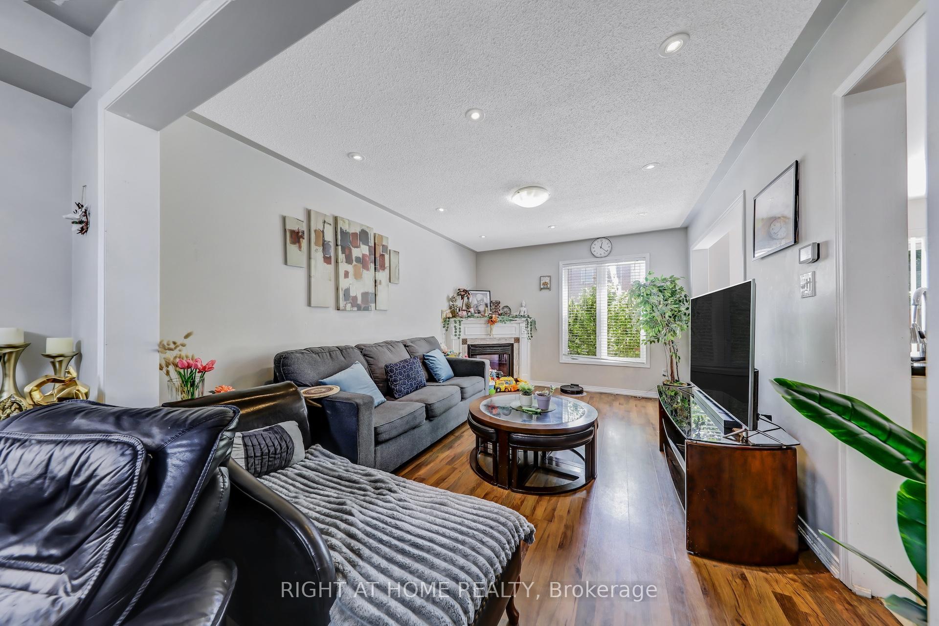 Photo 8 of 28 Cedarvalley Boulevard, Brampton, Northwest Sandalwood Parkway — HOMEH