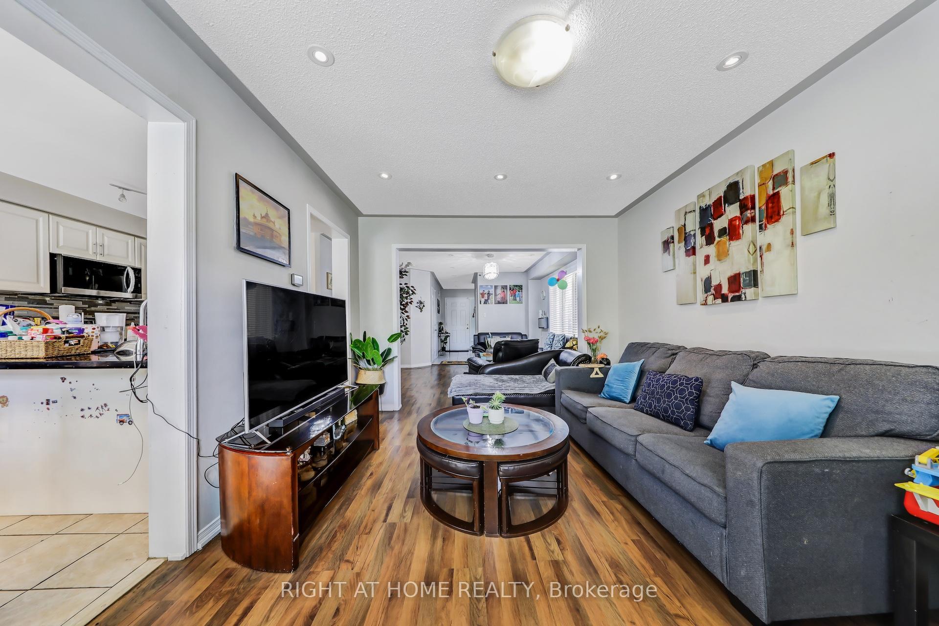 Photo 10 of 28 Cedarvalley Boulevard, Brampton, Northwest Sandalwood Parkway — HOMEH