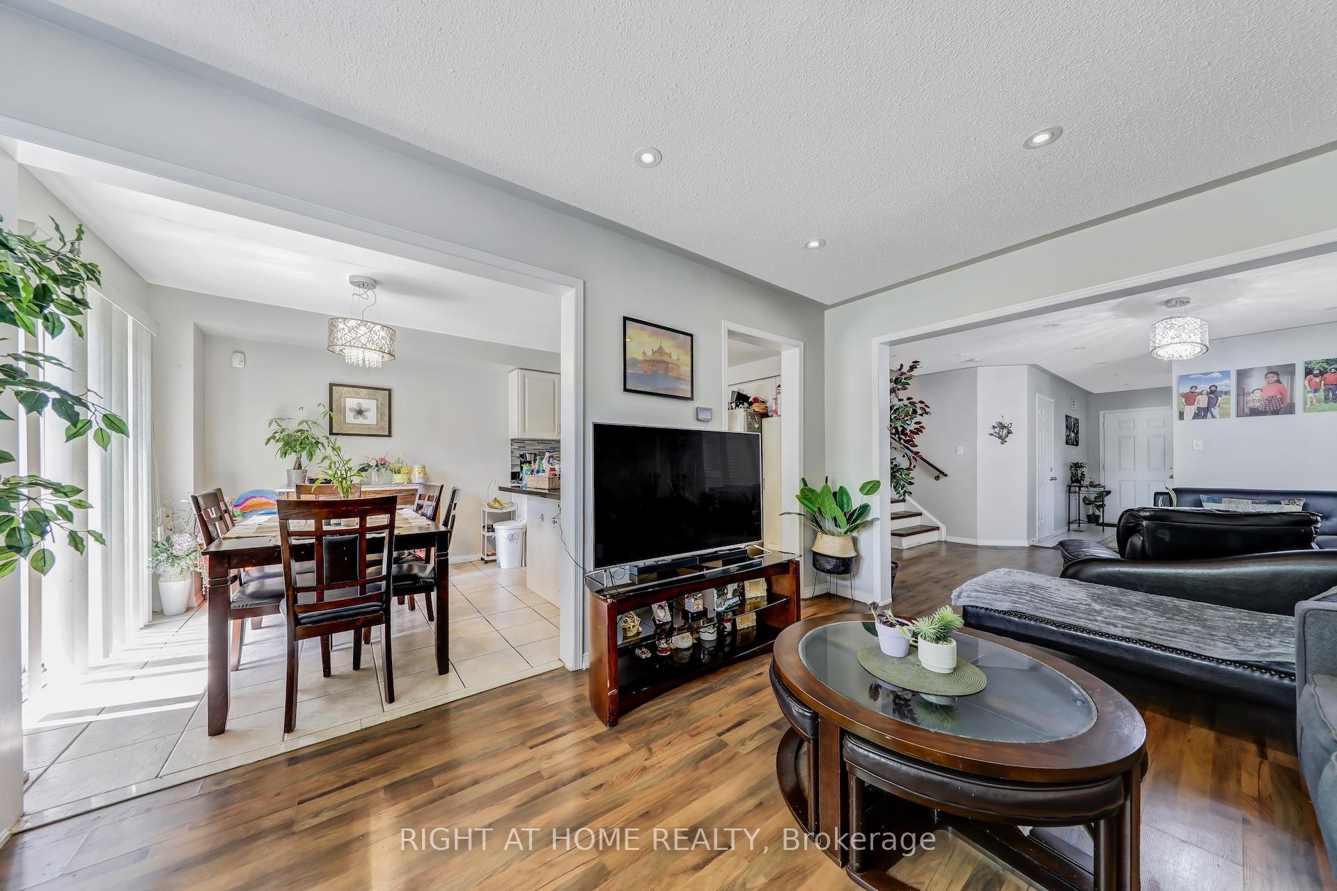 Photo 11 of 28 Cedarvalley Boulevard, Brampton, Northwest Sandalwood Parkway — HOMEH