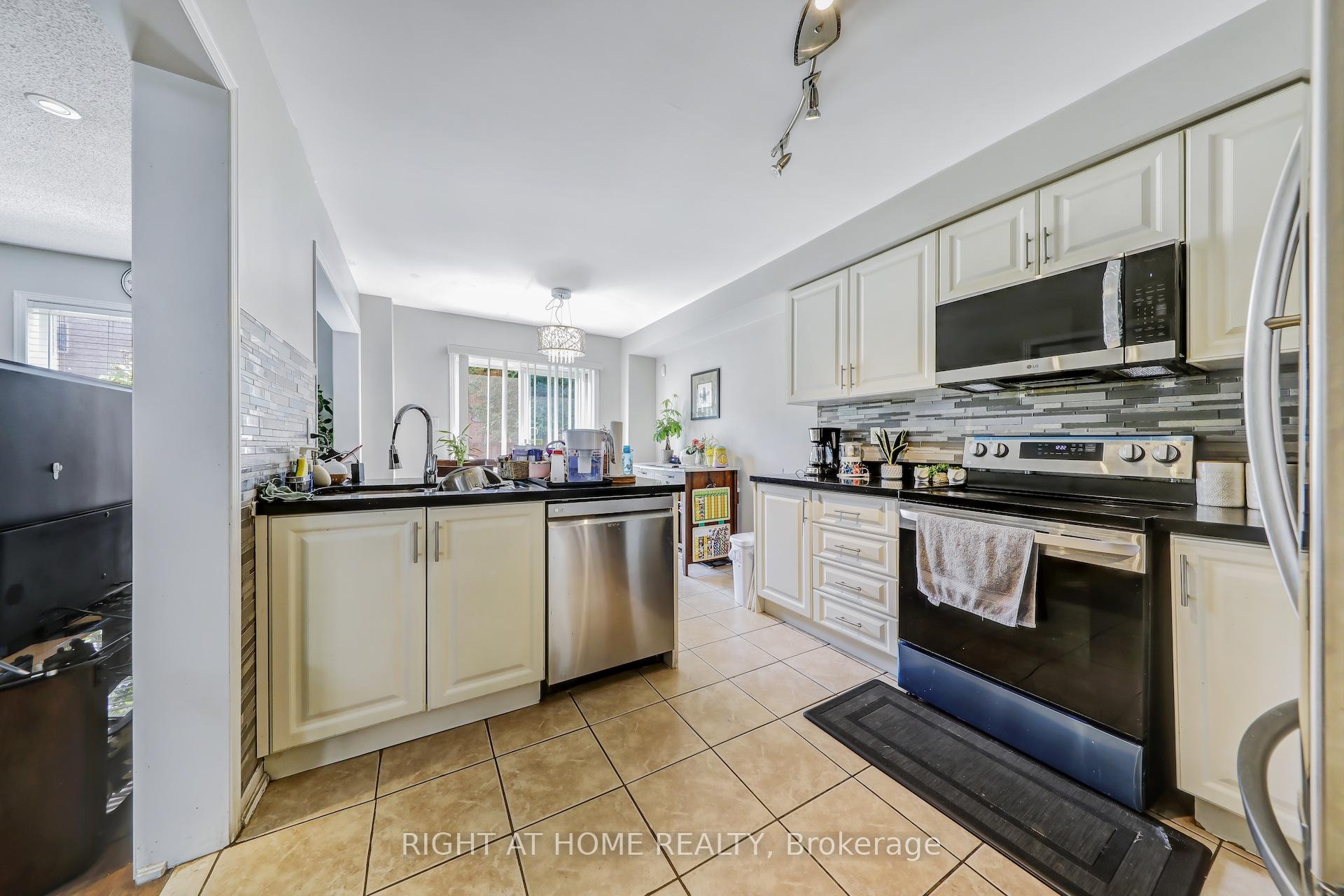 Photo 13 of 28 Cedarvalley Boulevard, Brampton, Northwest Sandalwood Parkway — HOMEH