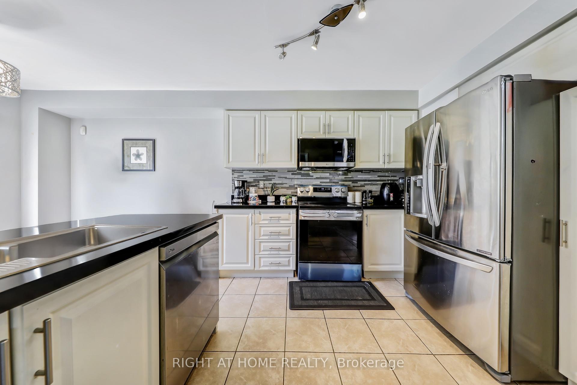 Photo 14 of 28 Cedarvalley Boulevard, Brampton, Northwest Sandalwood Parkway — HOMEH