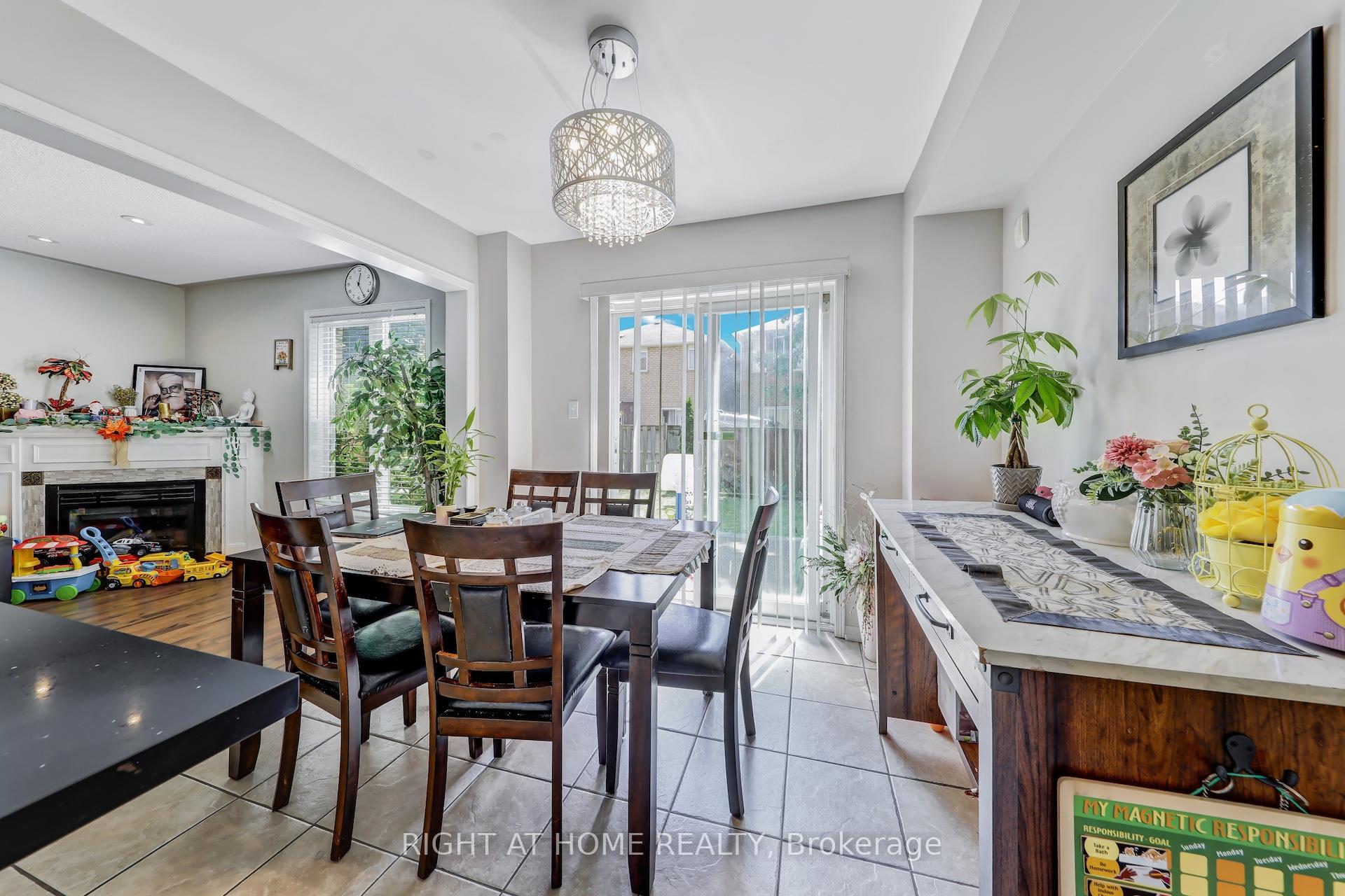 Photo 15 of 28 Cedarvalley Boulevard, Brampton, Northwest Sandalwood Parkway — HOMEH