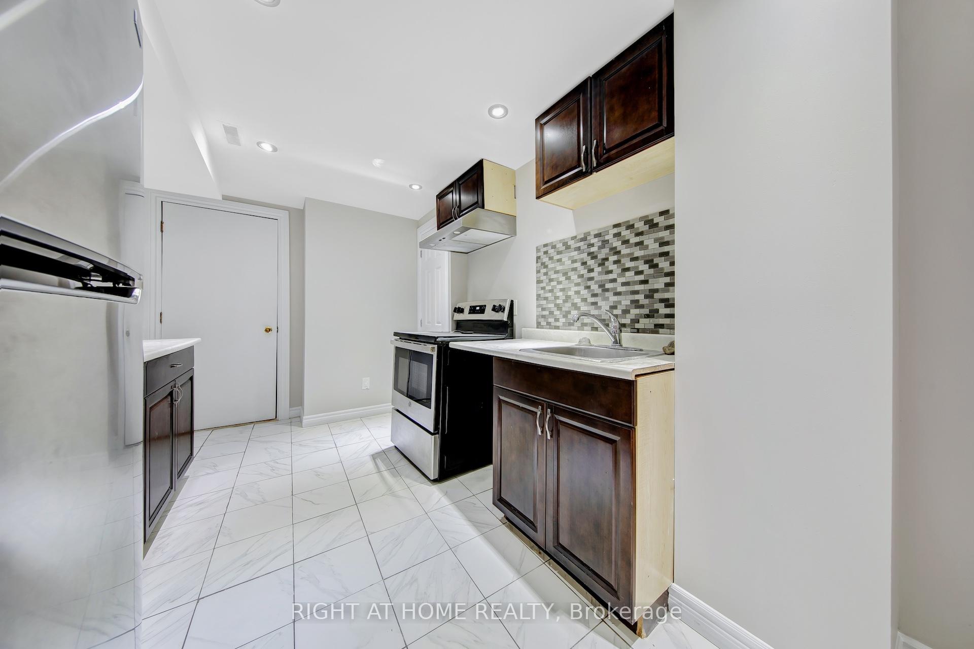 Photo 37 of 28 Cedarvalley Boulevard, Brampton, Northwest Sandalwood Parkway — HOMEH