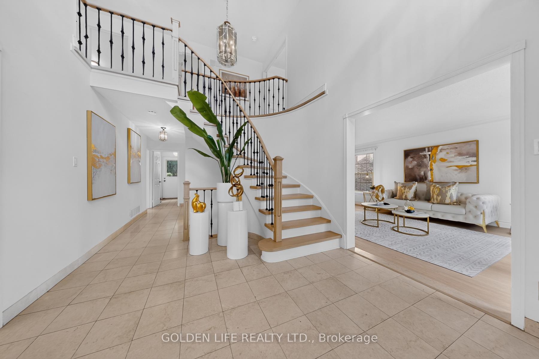 Photo 5 of 186 Carlton Road, Markham, Unionville — HOMEH