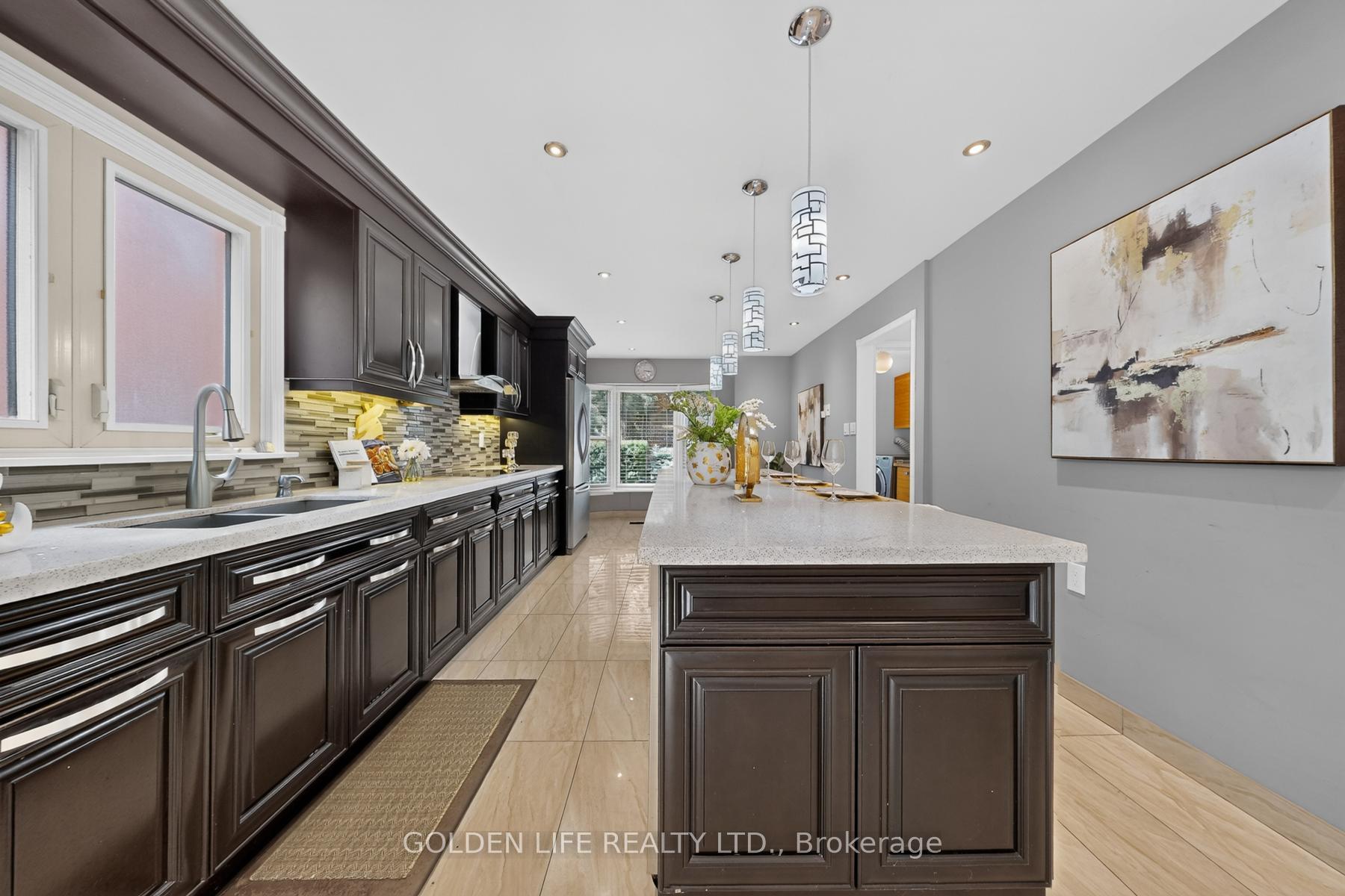 Photo 13 of 186 Carlton Road, Markham, Unionville — HOMEH