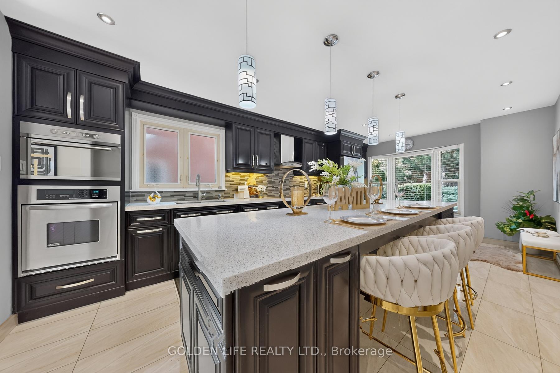 Photo 15 of 186 Carlton Road, Markham, Unionville — HOMEH