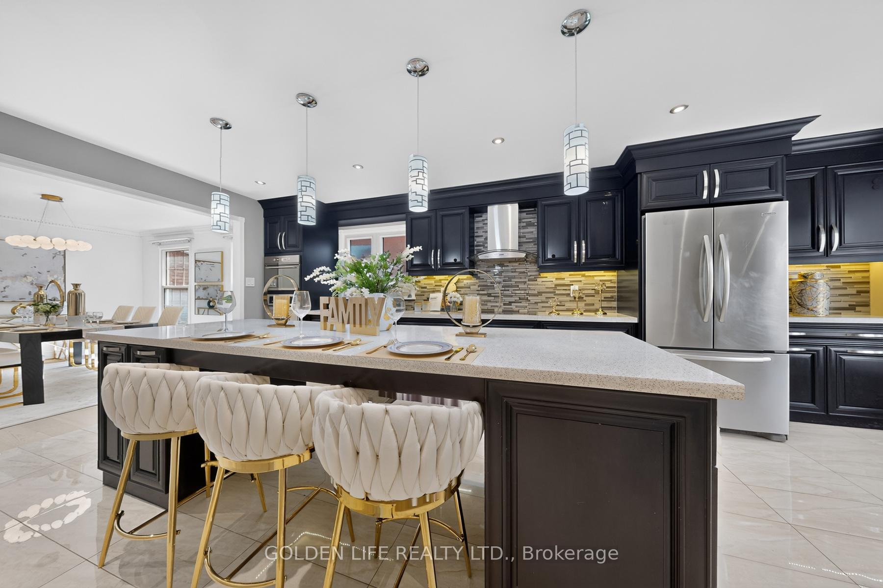 Photo 17 of 186 Carlton Road, Markham, Unionville — HOMEH